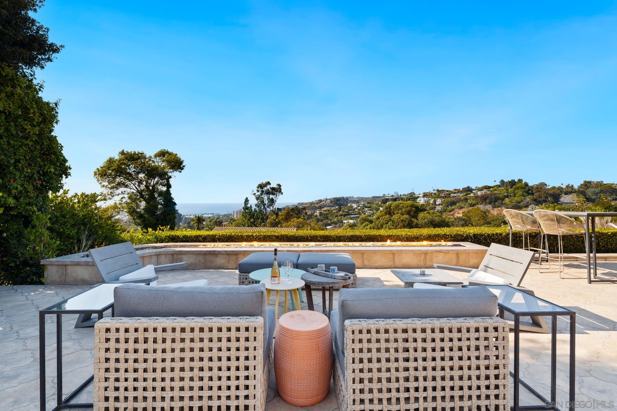 Detail Gallery Image 20 of 67 For 7853  via Capri, La Jolla,  CA 92037 - 6 Beds | 6 Baths