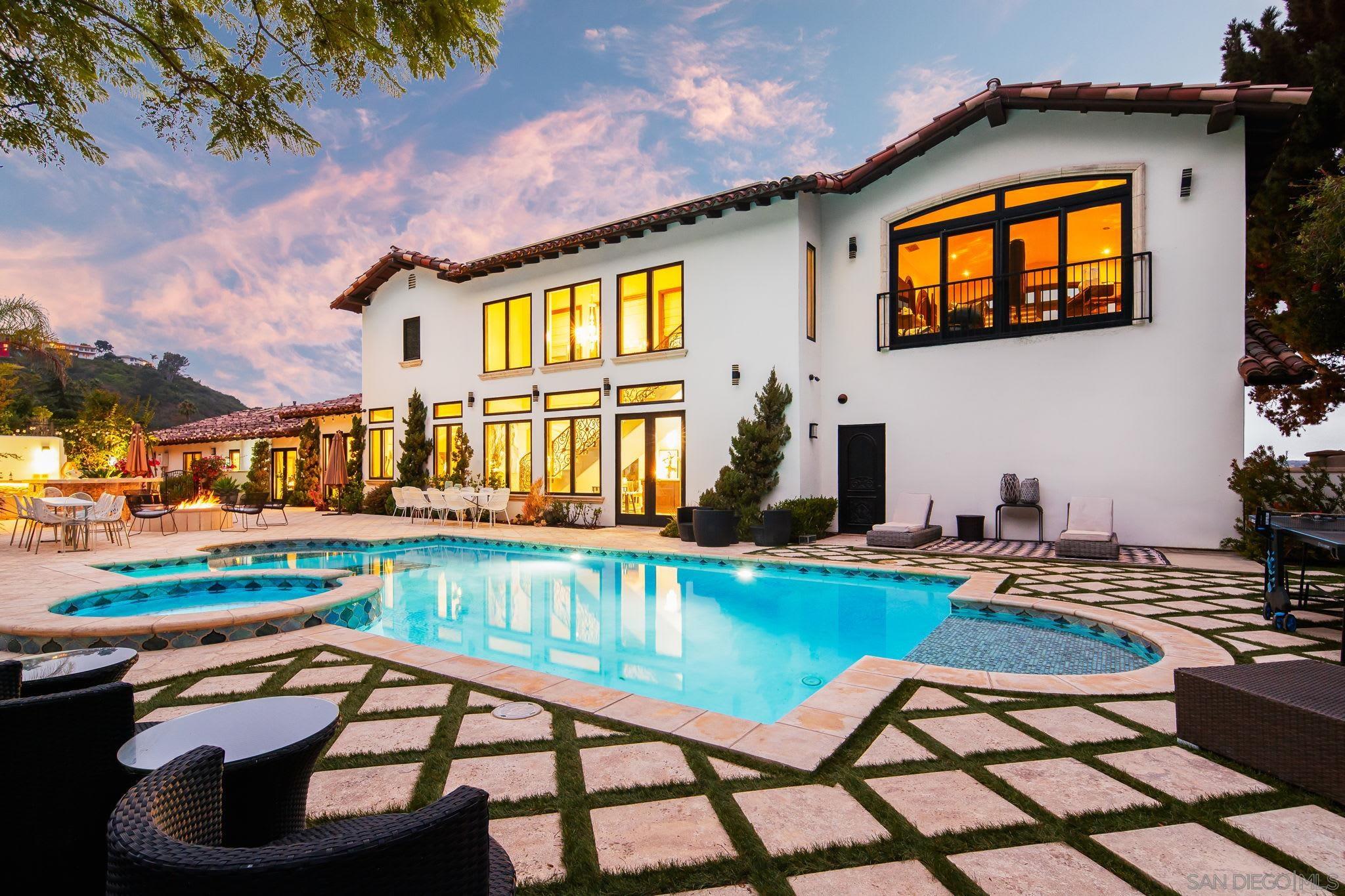 Detail Gallery Image 3 of 67 For 7853  via Capri, La Jolla,  CA 92037 - 6 Beds | 6 Baths