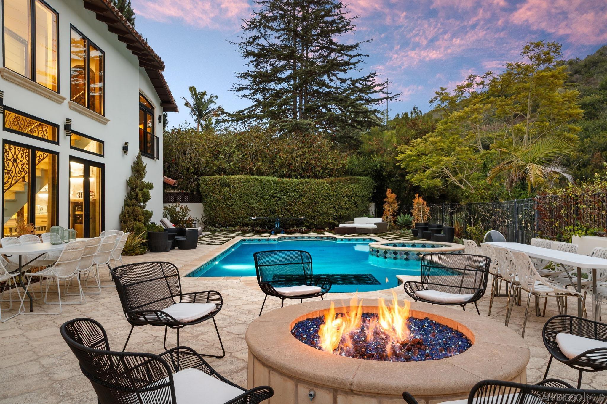 Detail Gallery Image 21 of 67 For 7853  via Capri, La Jolla,  CA 92037 - 6 Beds | 6 Baths