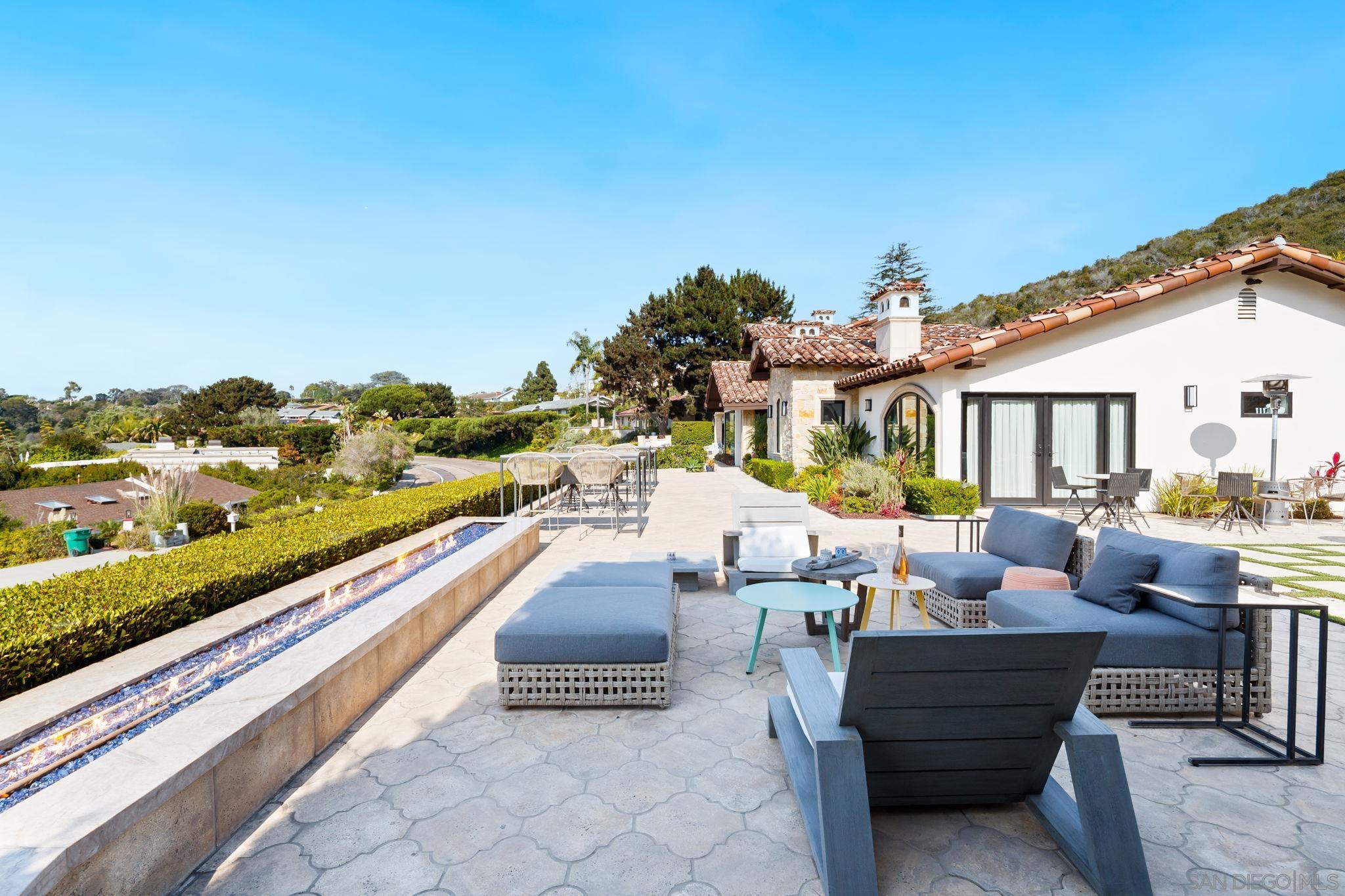 Detail Gallery Image 22 of 67 For 7853  via Capri, La Jolla,  CA 92037 - 6 Beds | 6 Baths