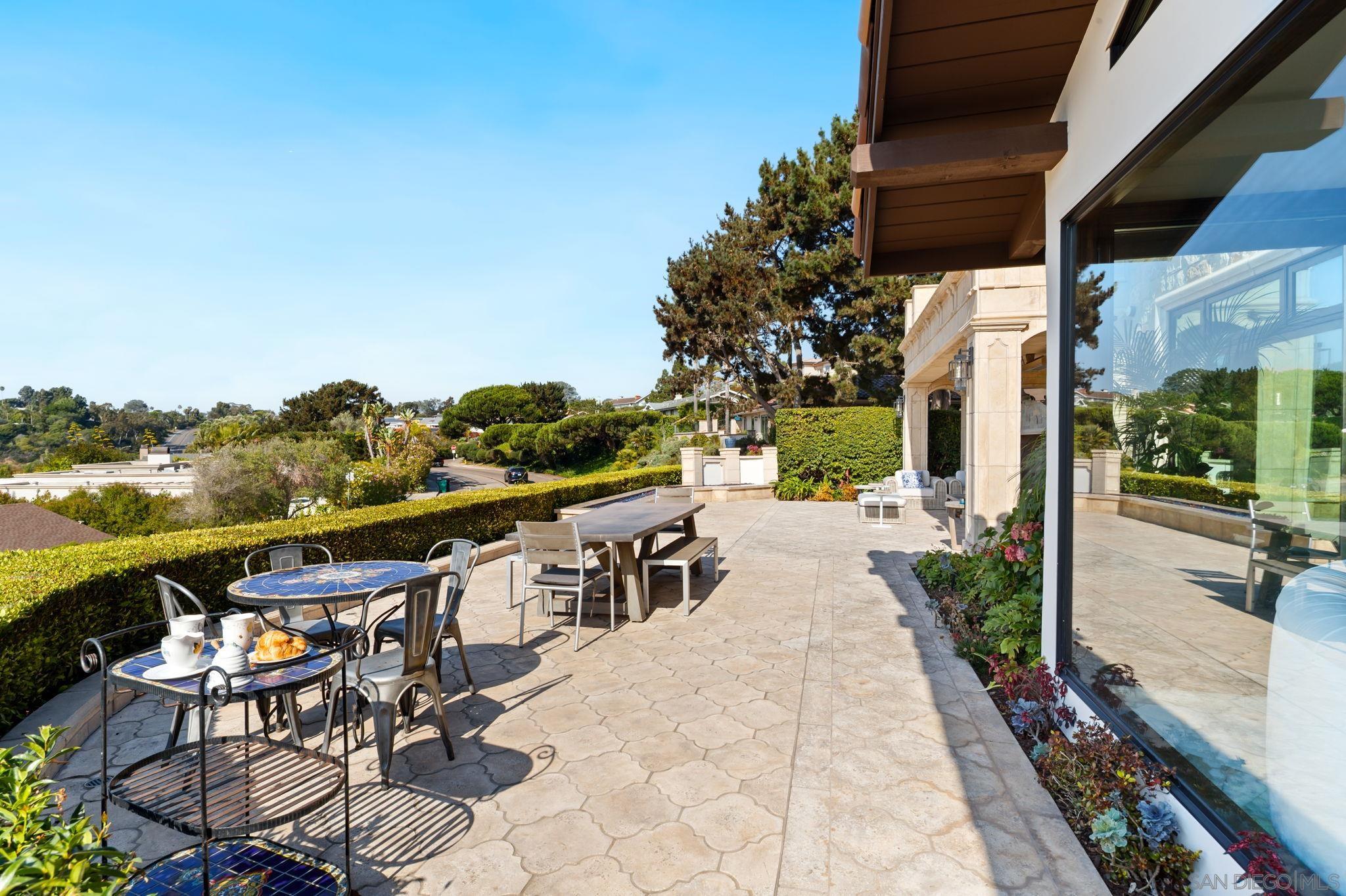 Detail Gallery Image 25 of 67 For 7853  via Capri, La Jolla,  CA 92037 - 6 Beds | 6 Baths