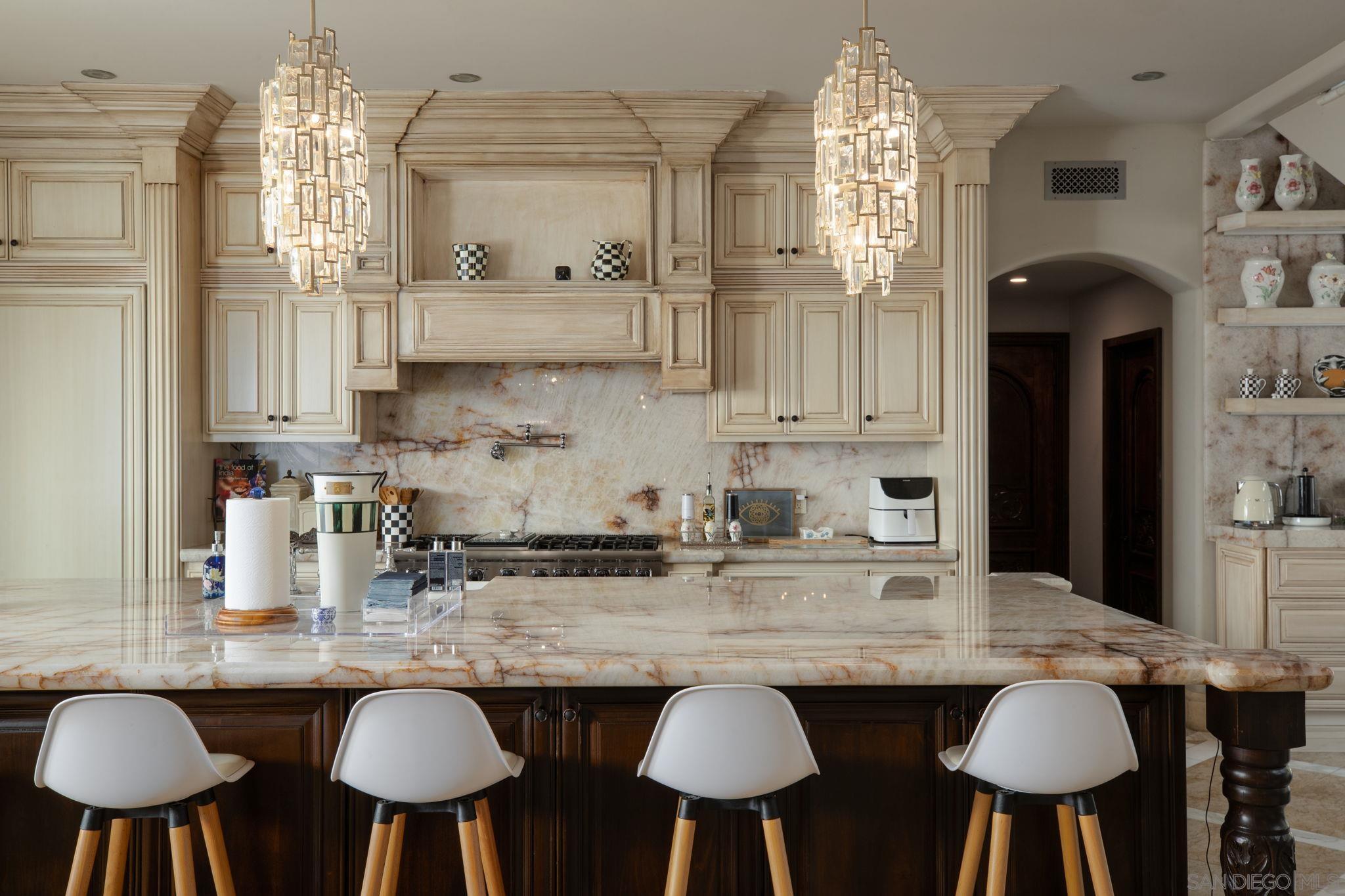 Detail Gallery Image 33 of 67 For 7853  via Capri, La Jolla,  CA 92037 - 6 Beds | 6 Baths