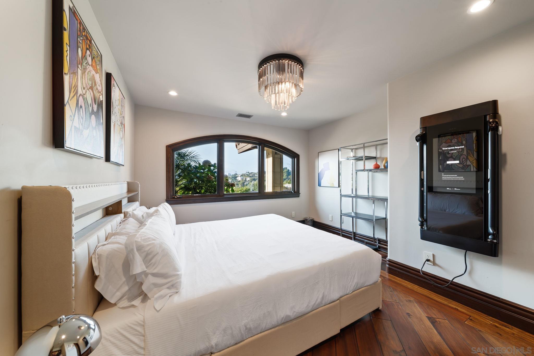 Detail Gallery Image 39 of 67 For 7853  via Capri, La Jolla,  CA 92037 - 6 Beds | 6 Baths