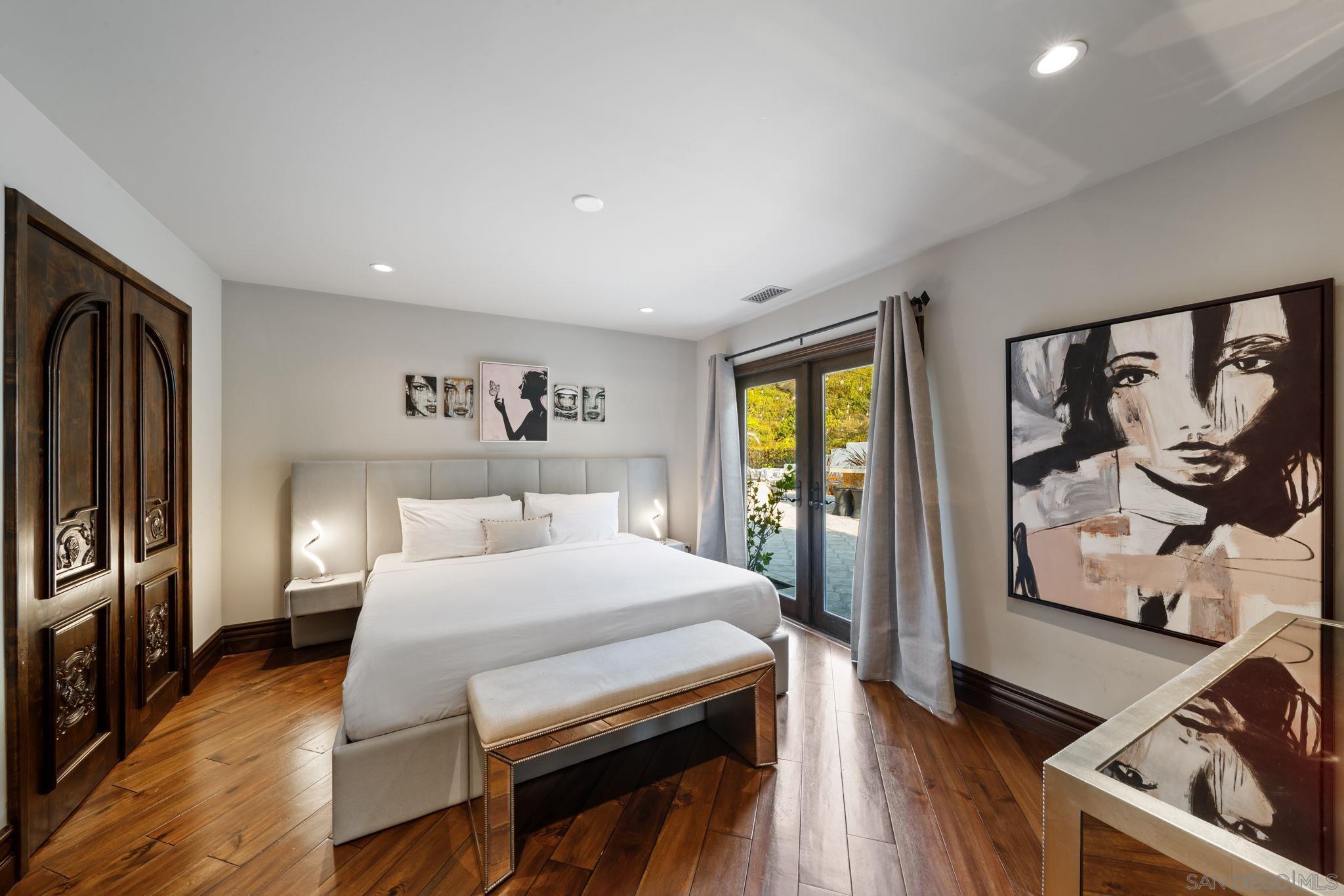 Detail Gallery Image 43 of 67 For 7853  via Capri, La Jolla,  CA 92037 - 6 Beds | 6 Baths