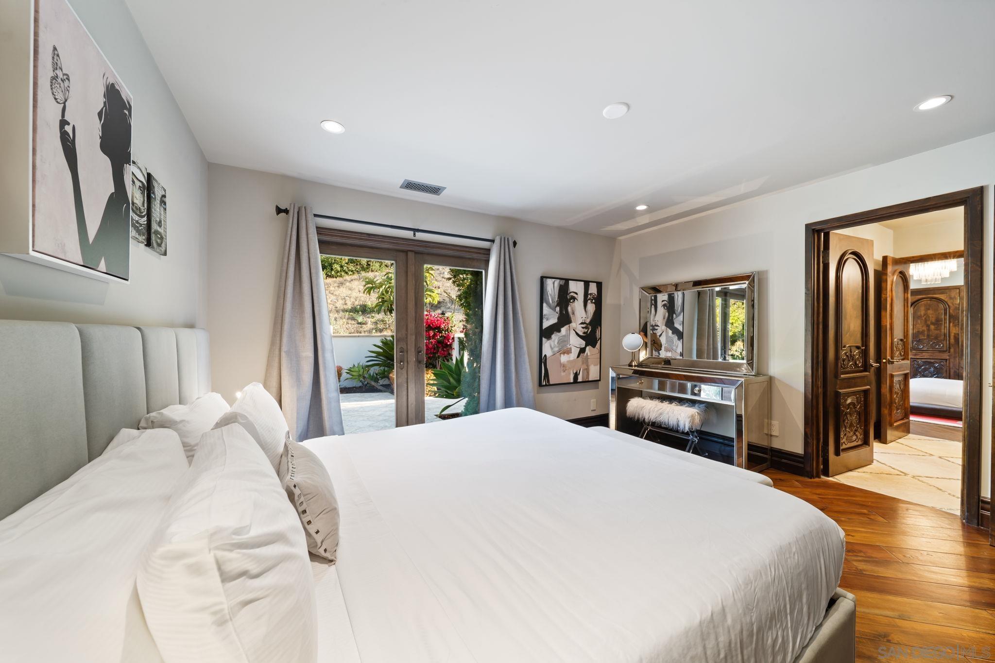 Detail Gallery Image 44 of 67 For 7853  via Capri, La Jolla,  CA 92037 - 6 Beds | 6 Baths