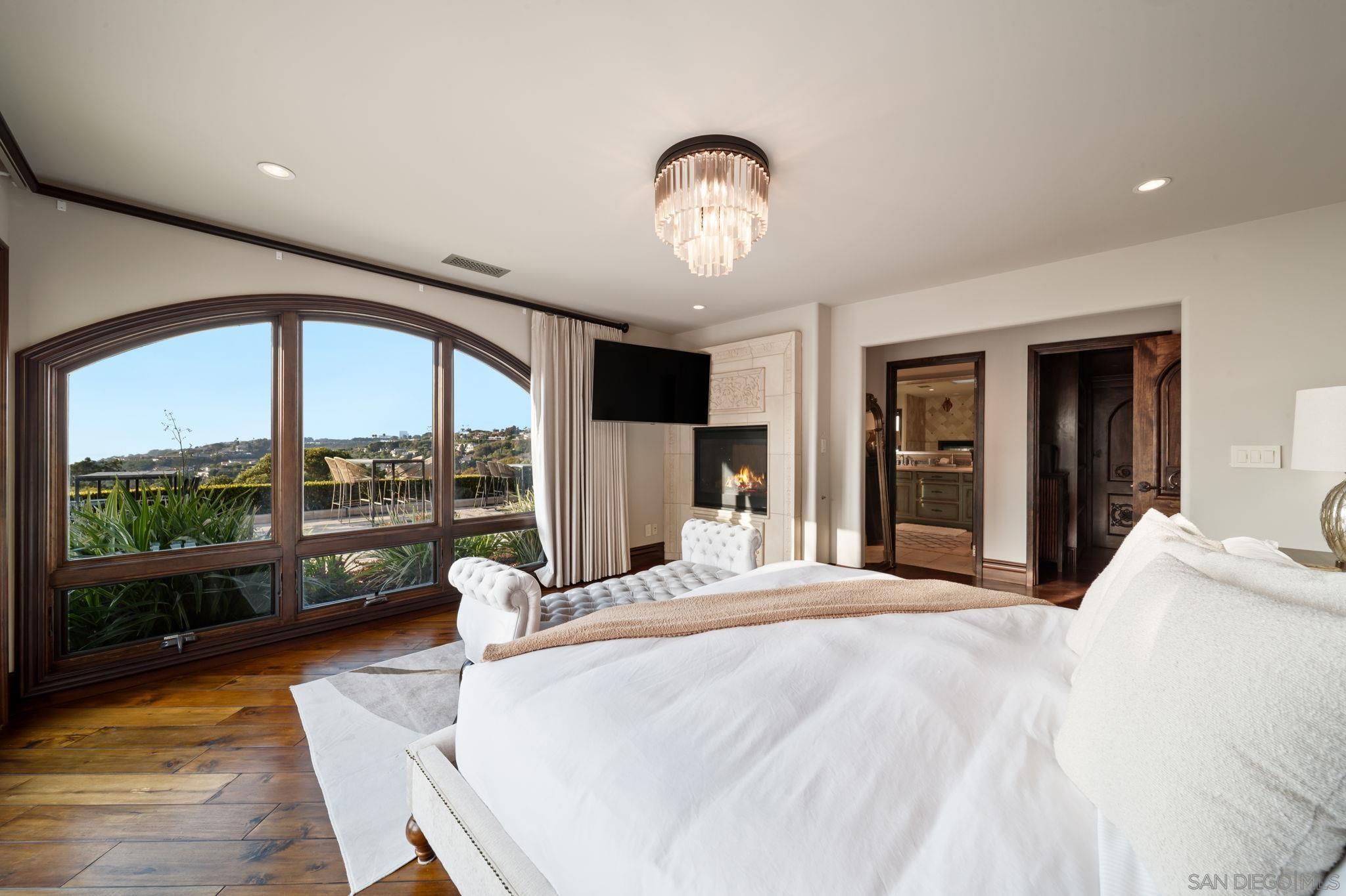 Detail Gallery Image 47 of 67 For 7853  via Capri, La Jolla,  CA 92037 - 6 Beds | 6 Baths