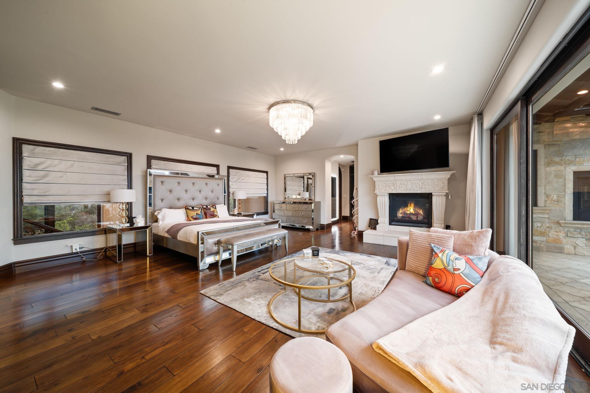 Detail Gallery Image 60 of 67 For 7853  via Capri, La Jolla,  CA 92037 - 6 Beds | 6 Baths