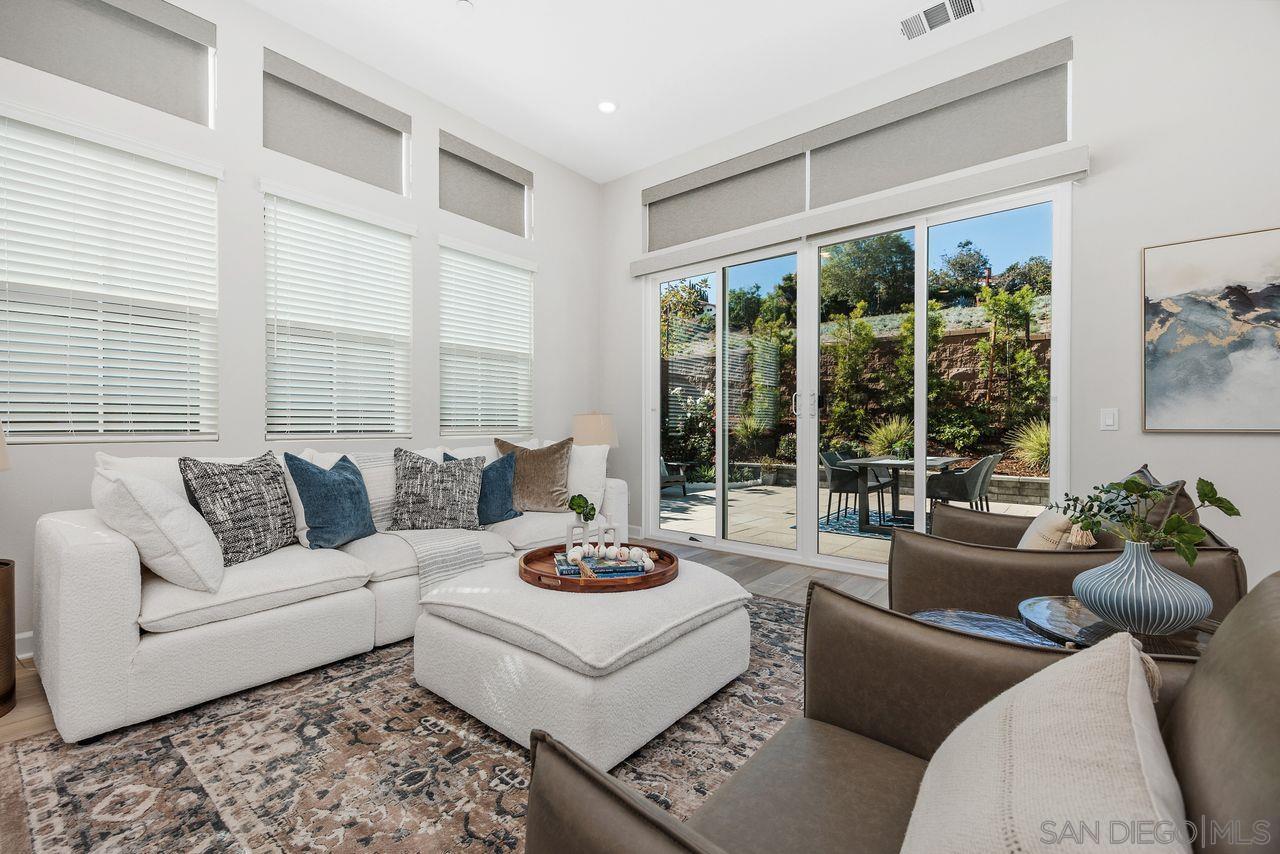 Front Image Thumbnail for SD250043268