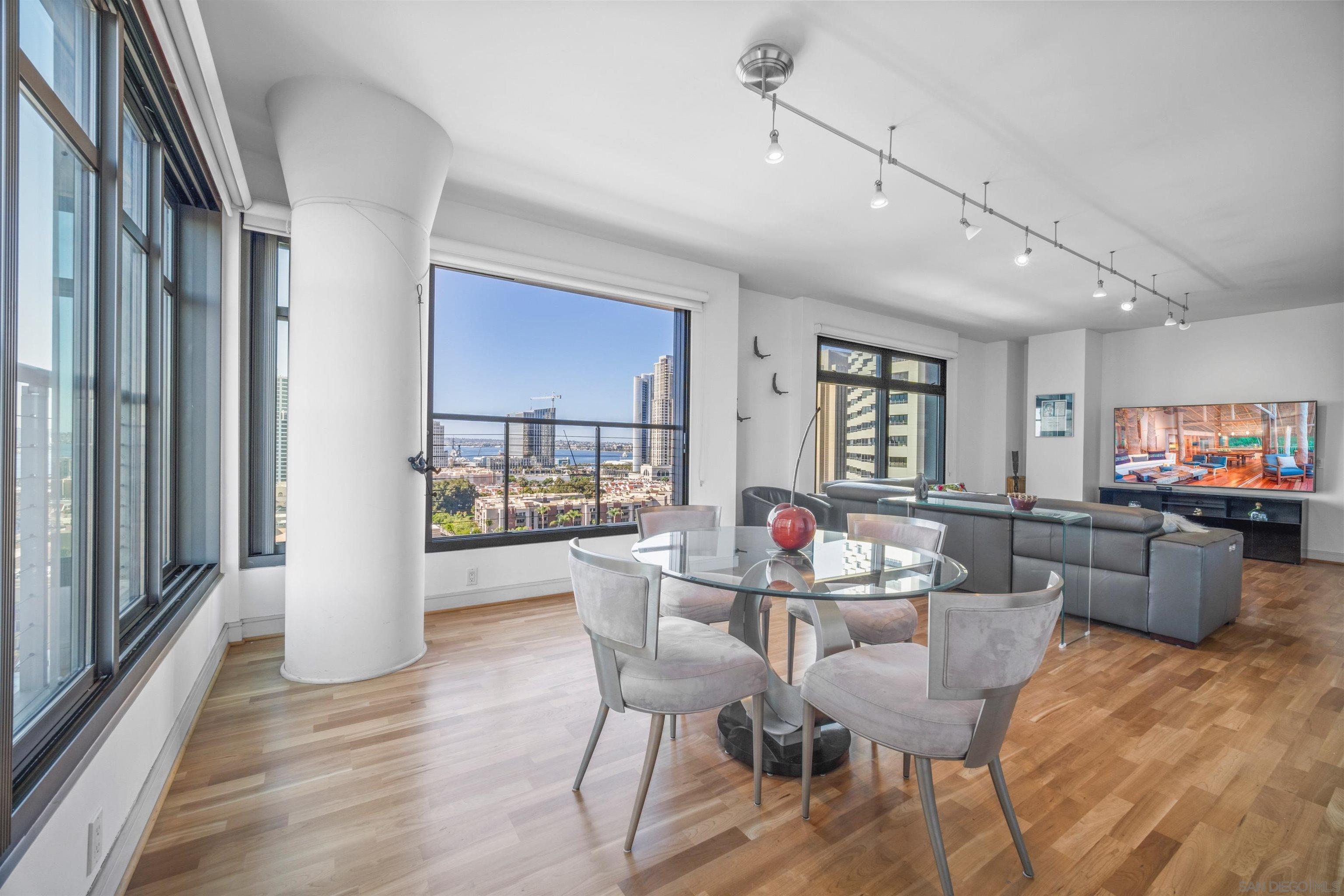 Detail Gallery Image 2 of 29 For 645  Front St  1506, San Diego,  CA 92101 - 2 Beds | 2/1 Baths