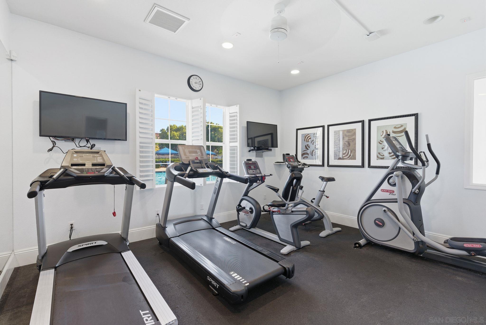 Detail Gallery Image 33 of 42 For 4382  Pacifica Way  #4,  Oceanside,  CA 92056 - 3 Beds | 3/1 Baths