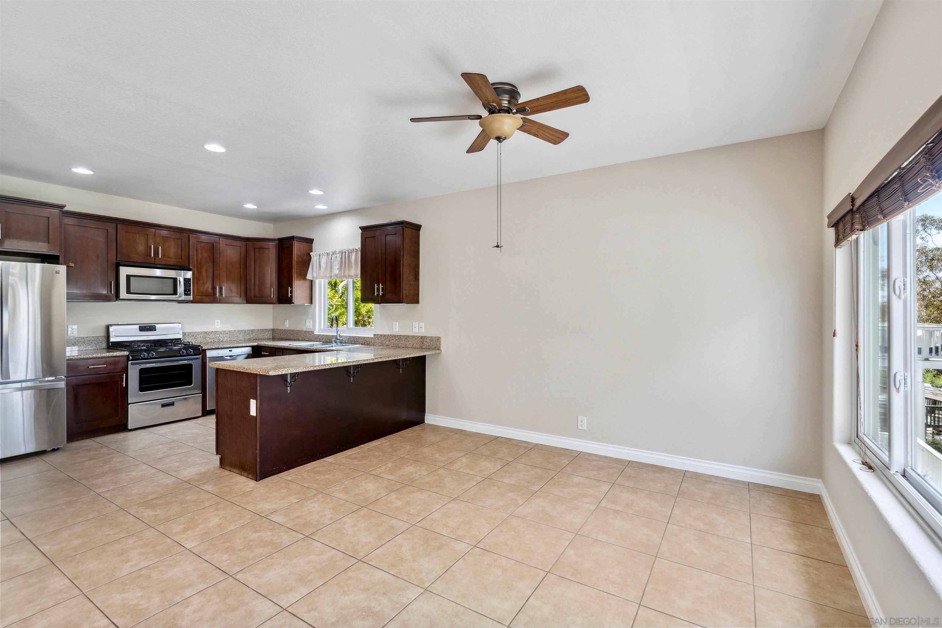 Detail Gallery Image 13 of 47 For 401 S Vine St, Escondido,  CA 92025 - 5 Beds | 3/1 Baths