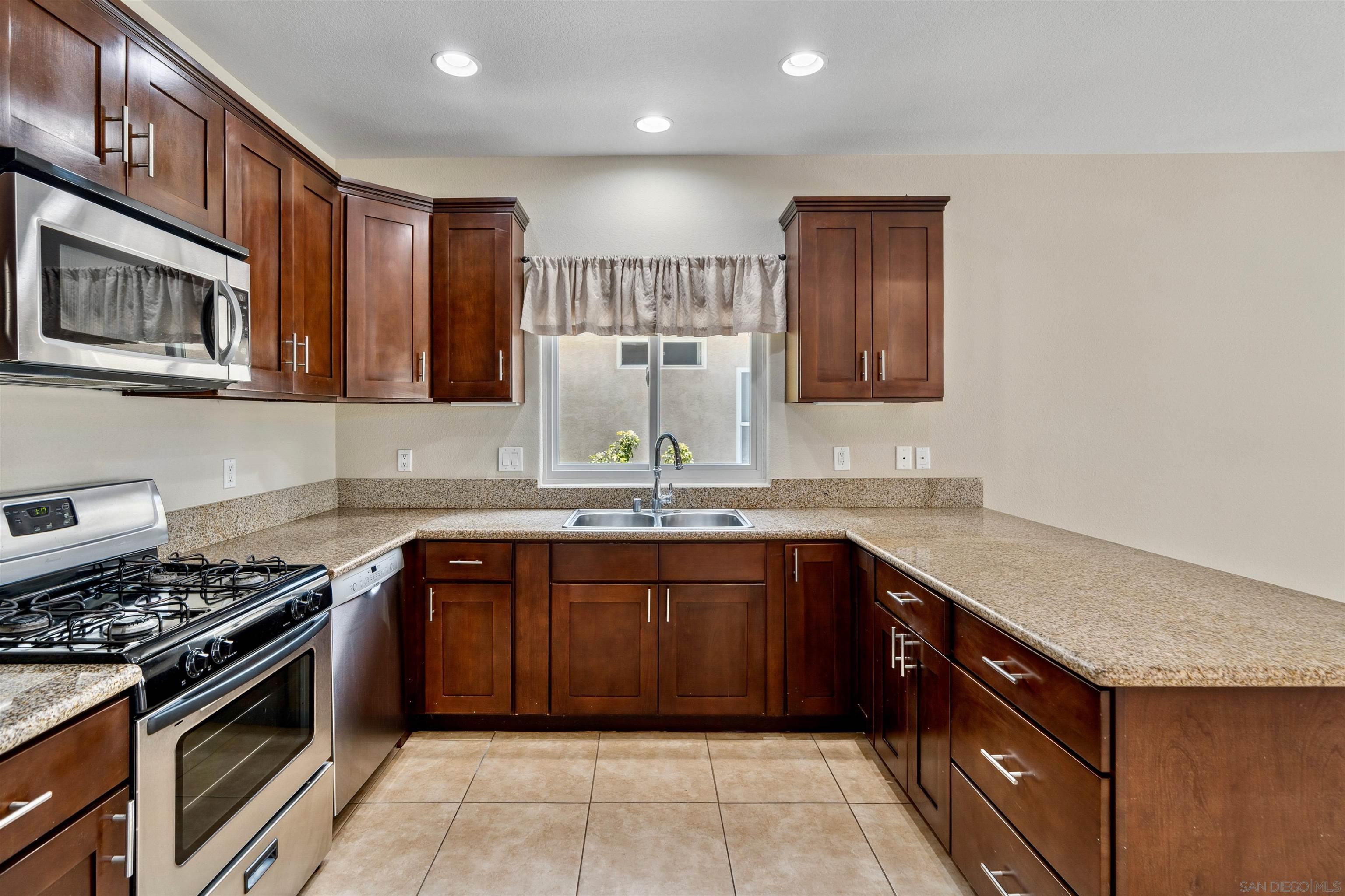 Detail Gallery Image 15 of 47 For 401 S Vine St, Escondido,  CA 92025 - 5 Beds | 3/1 Baths