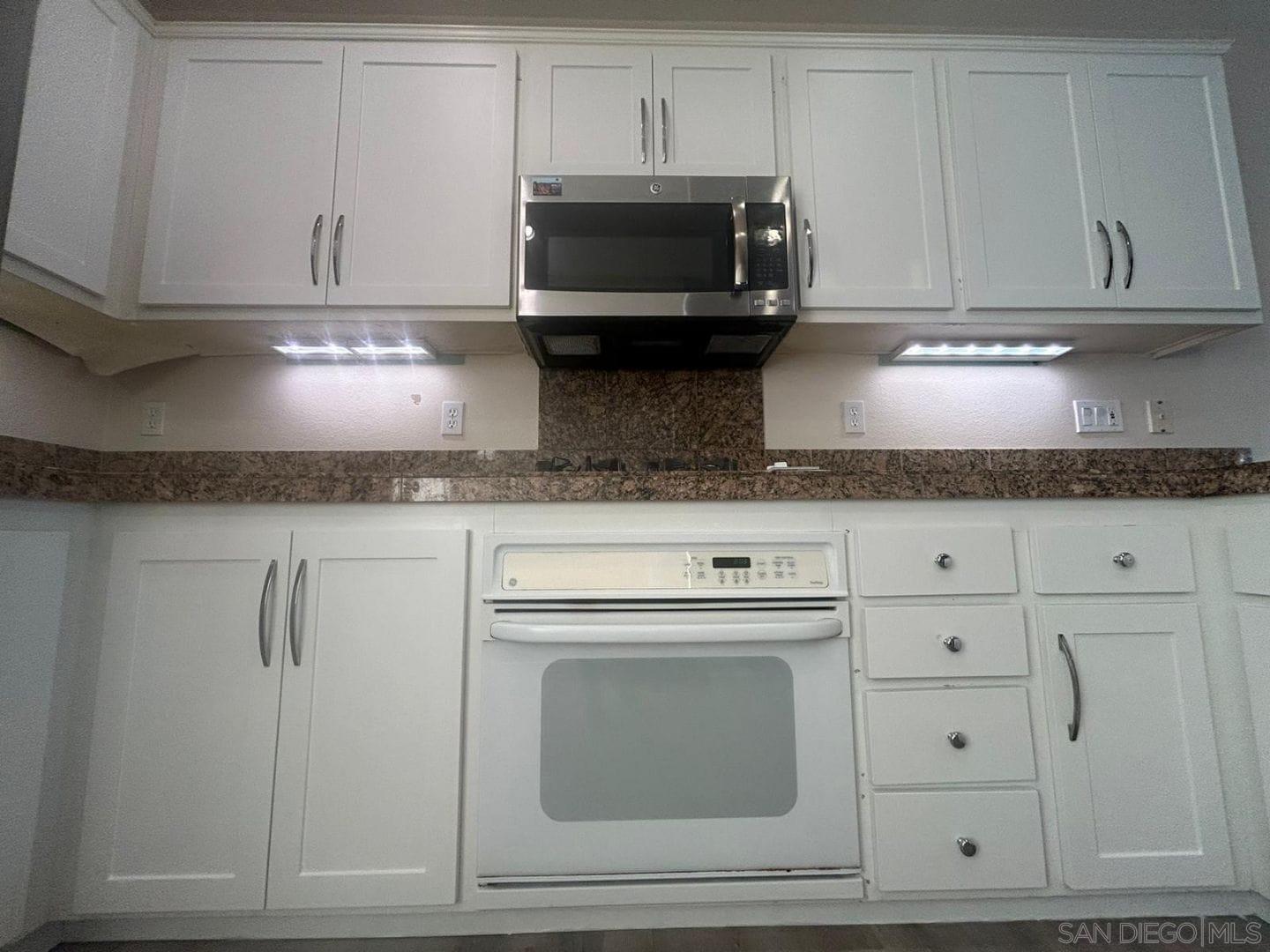 Detail Gallery Image 6 of 14 For 9408  Questa Pointe, San Diego,  CA 92126 - 4 Beds | 3 Baths