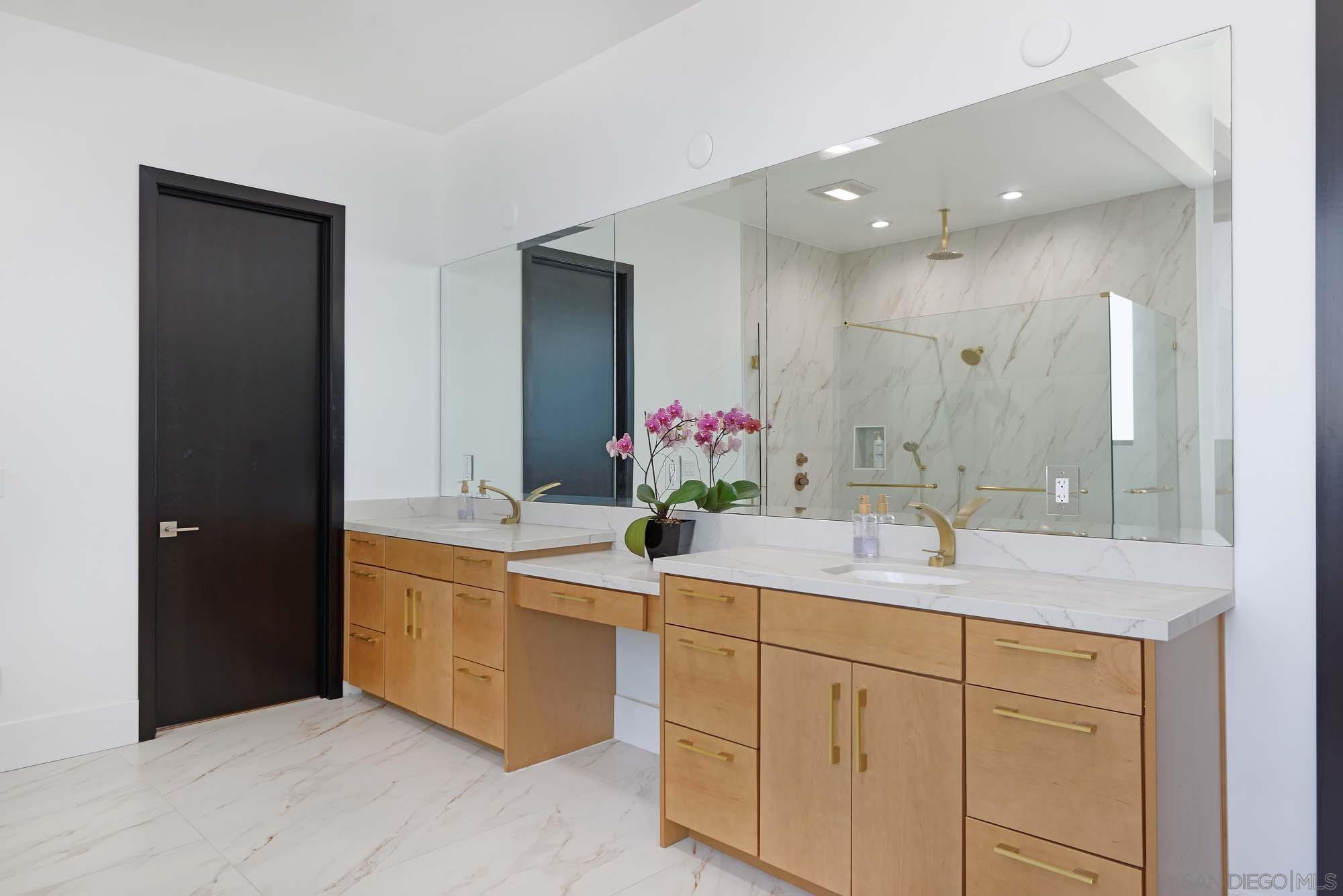 Detail Gallery Image 12 of 27 For 1168  Muirlands Vista Way, San Diego,  CA 92109 - 5 Beds | 5/1 Baths