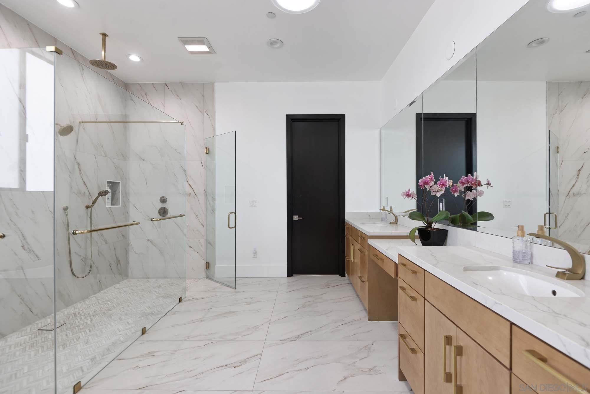 Detail Gallery Image 14 of 27 For 1168  Muirlands Vista Way, San Diego,  CA 92109 - 5 Beds | 5/1 Baths