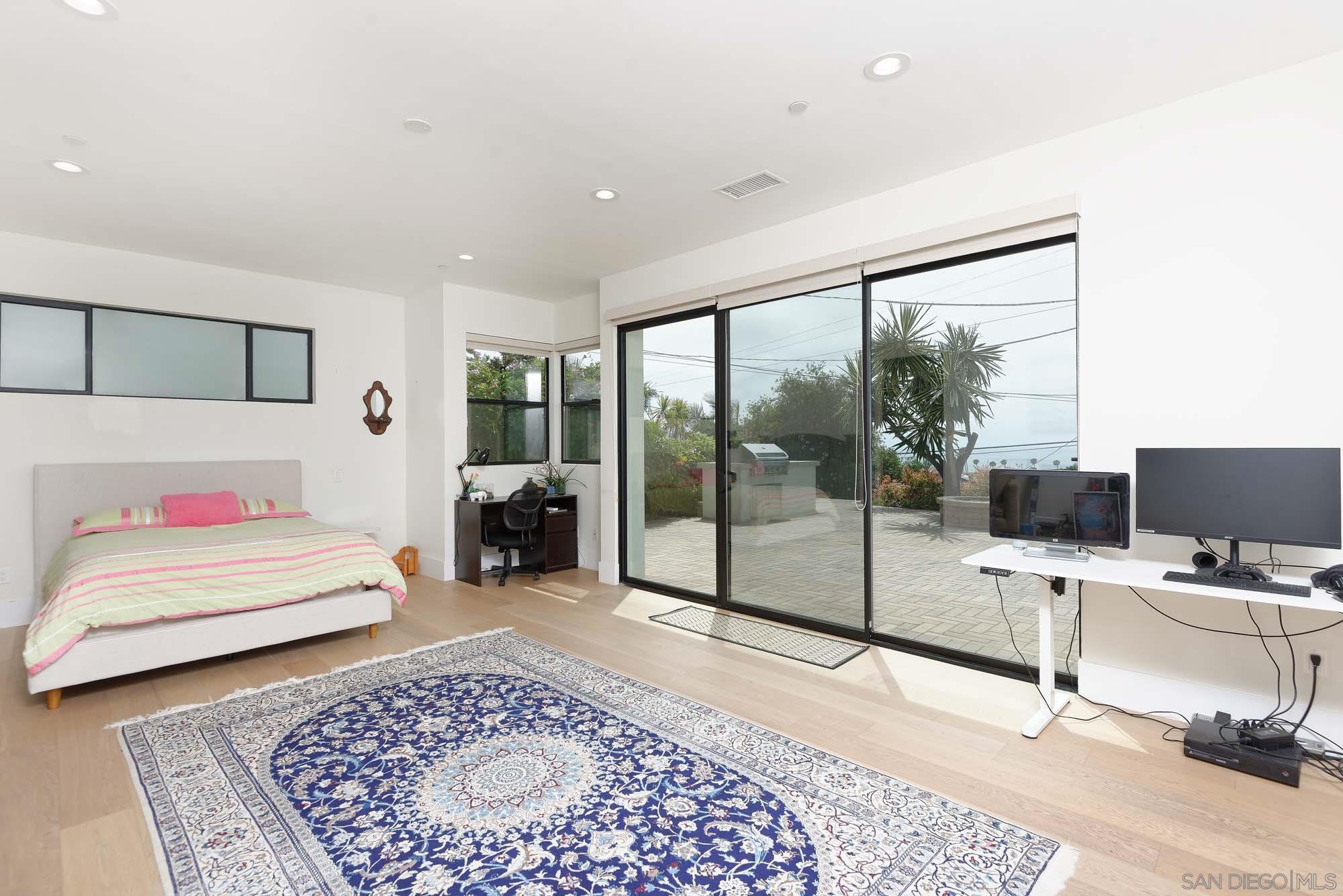 Detail Gallery Image 15 of 27 For 1168  Muirlands Vista Way, San Diego,  CA 92109 - 5 Beds | 5/1 Baths