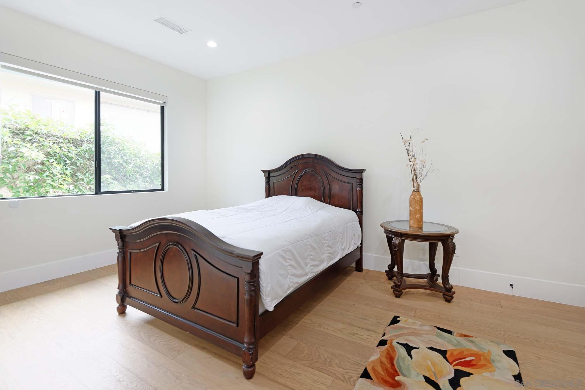 Detail Gallery Image 17 of 27 For 1168  Muirlands Vista Way, San Diego,  CA 92109 - 5 Beds | 5/1 Baths