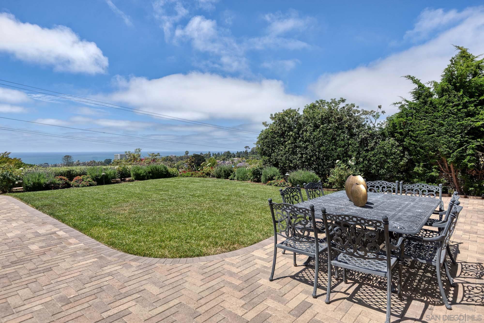 Detail Gallery Image 22 of 27 For 1168  Muirlands Vista Way, San Diego,  CA 92109 - 5 Beds | 5/1 Baths