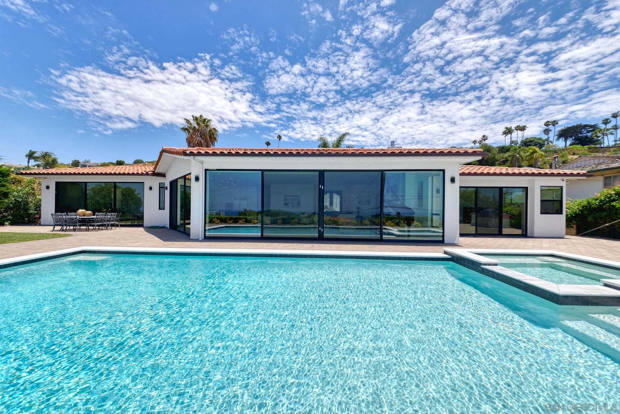 Detail Gallery Image 23 of 27 For 1168  Muirlands Vista Way, San Diego,  CA 92109 - 5 Beds | 5/1 Baths