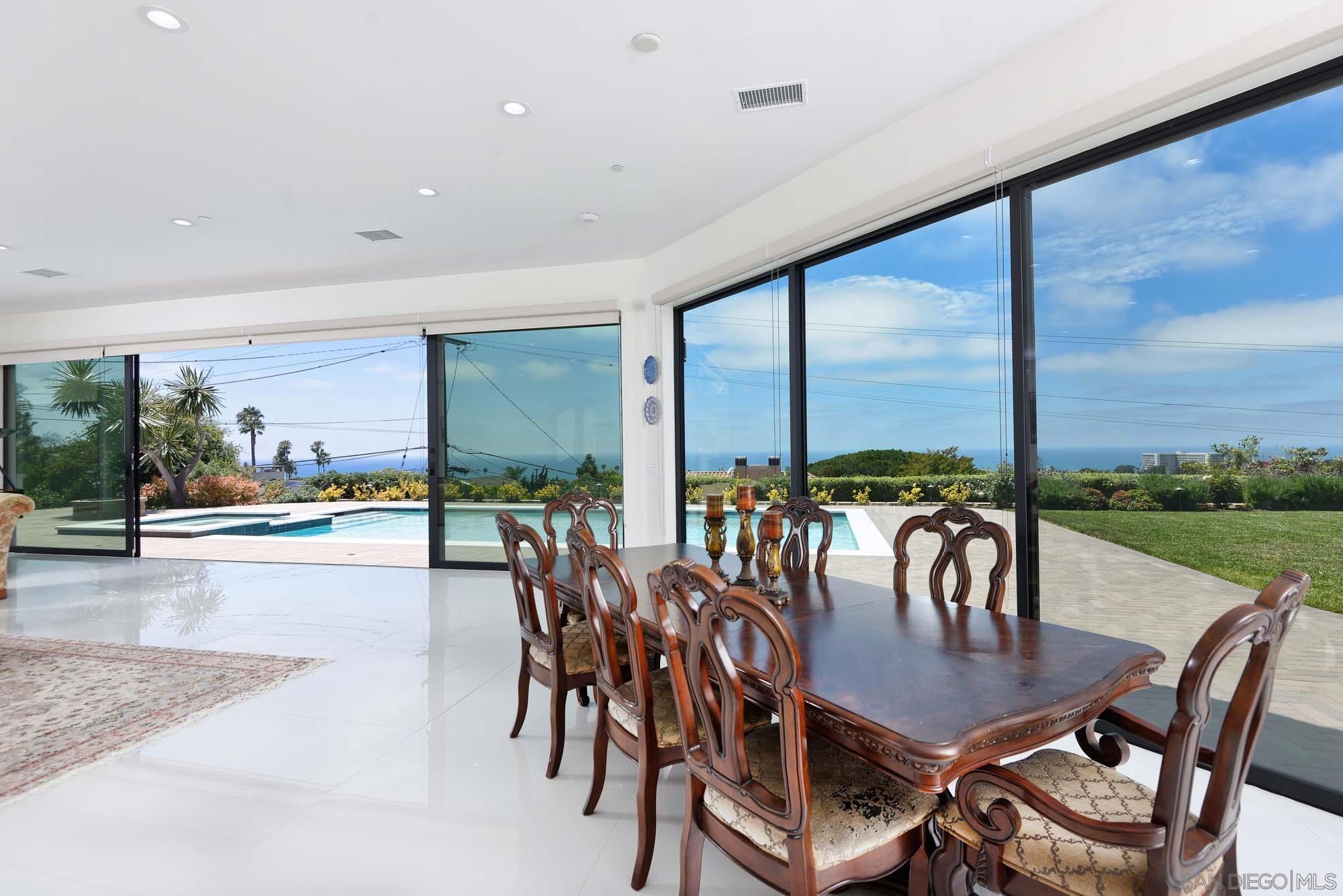 Detail Gallery Image 5 of 27 For 1168  Muirlands Vista Way, San Diego,  CA 92109 - 5 Beds | 5/1 Baths