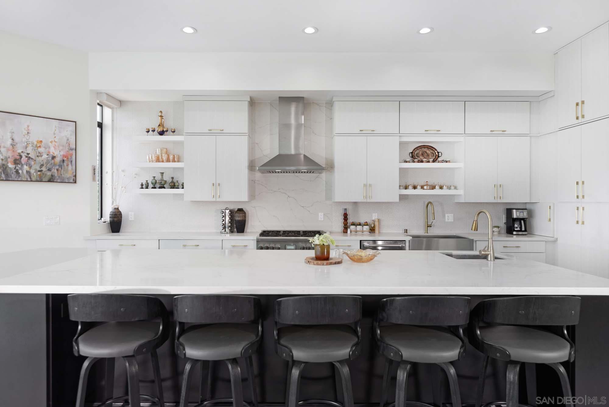 Detail Gallery Image 8 of 27 For 1168  Muirlands Vista Way, San Diego,  CA 92109 - 5 Beds | 5/1 Baths