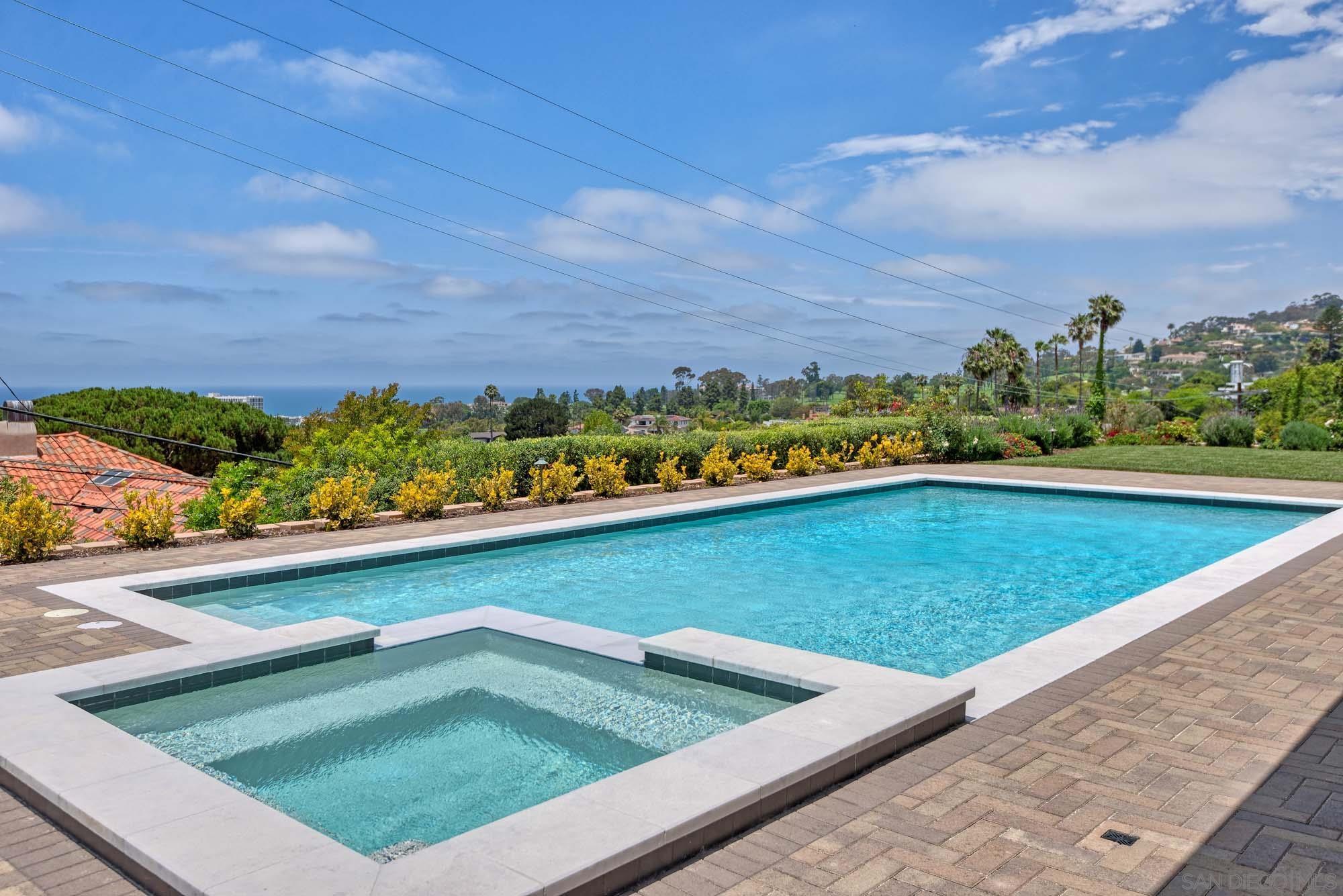 Detail Gallery Image 9 of 27 For 1168  Muirlands Vista Way, San Diego,  CA 92109 - 5 Beds | 5/1 Baths