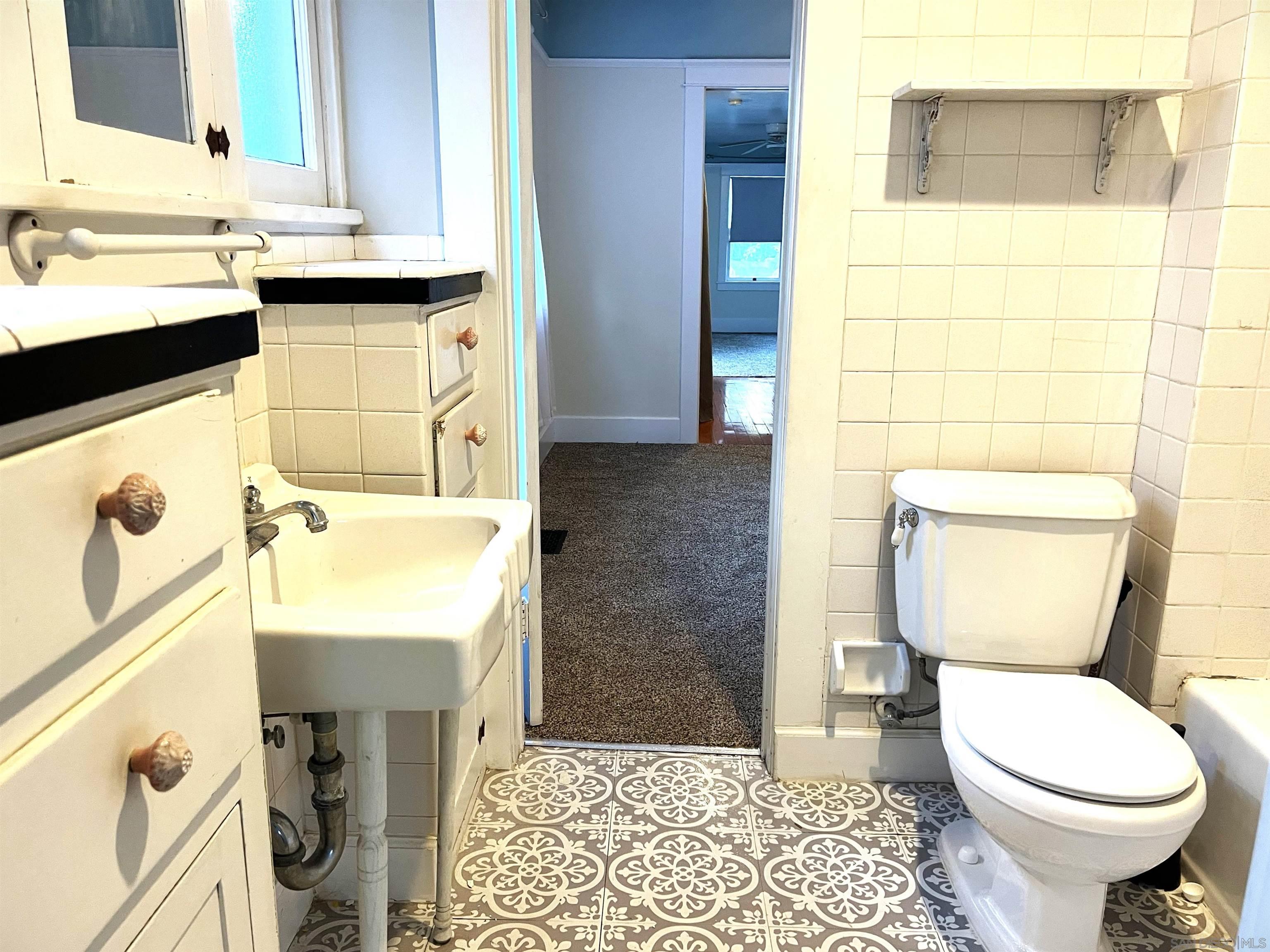 Detail Gallery Image 11 of 29 For 242 E 9th Ave, Escondido,  CA 92025 - 4 Beds | 2 Baths