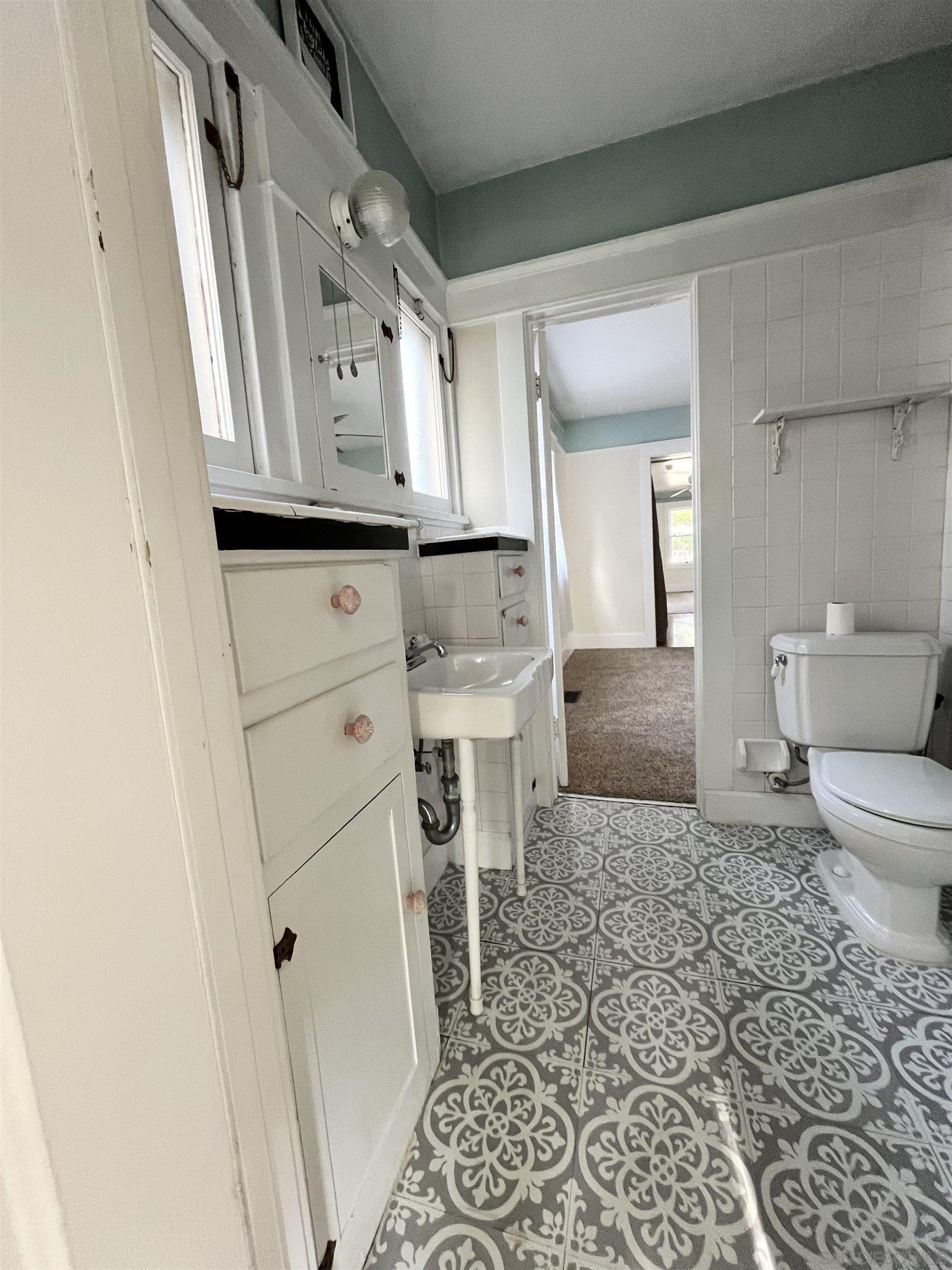 Detail Gallery Image 13 of 23 For 242 E 9th Ave, Escondido,  CA 92025 - 4 Beds | 2 Baths