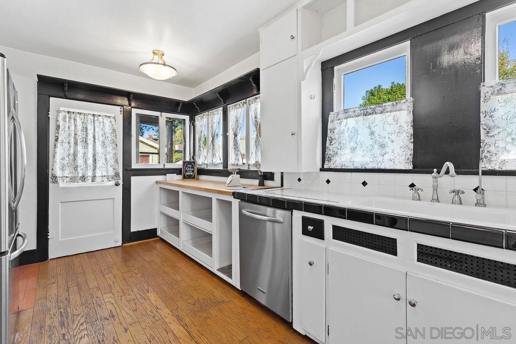 Detail Gallery Image 15 of 51 For 242 E 9th Ave, Escondido,  CA 92025 - 4 Beds | 2 Baths