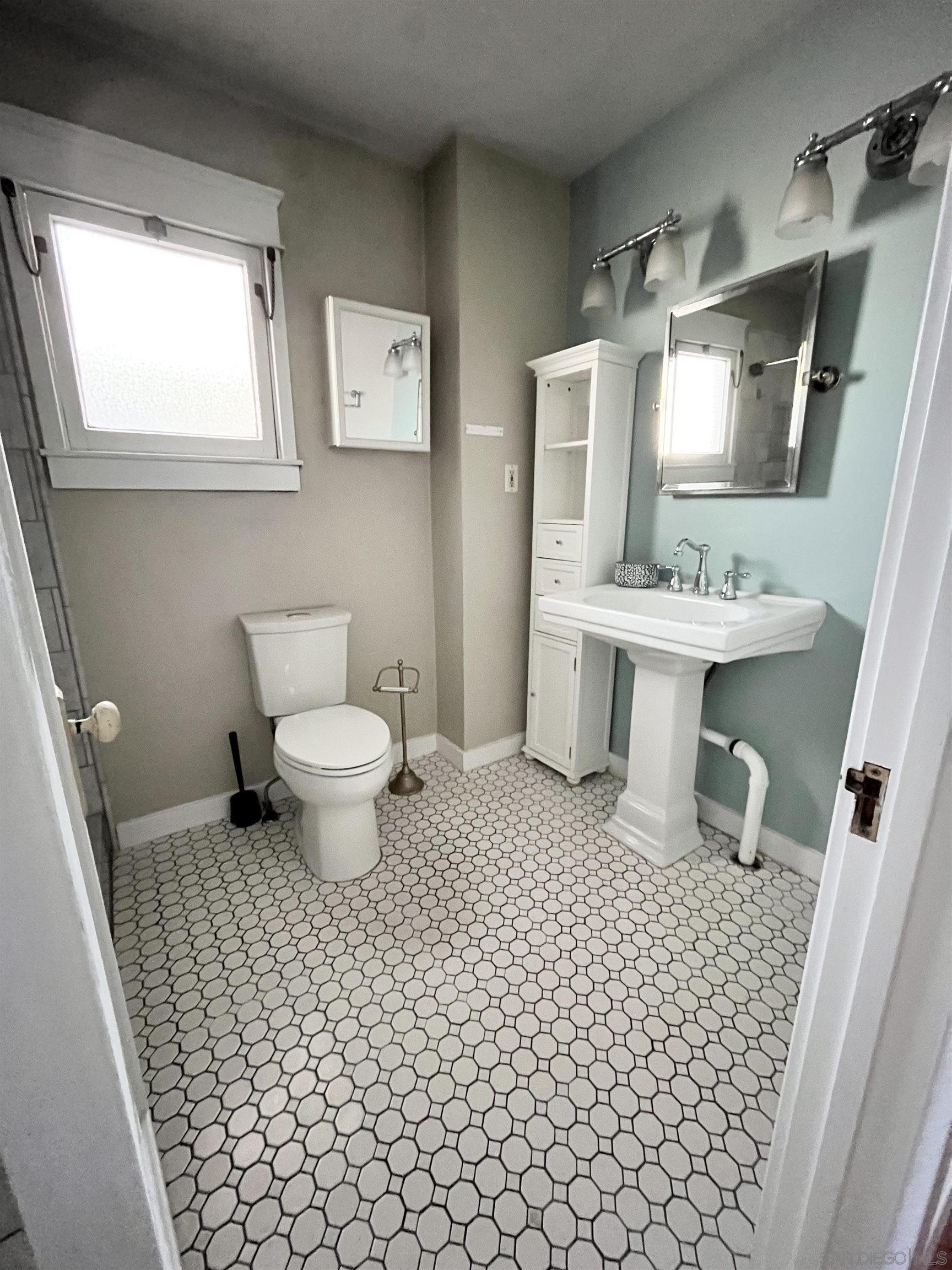 Detail Gallery Image 16 of 23 For 242 E 9th Ave, Escondido,  CA 92025 - 4 Beds | 2 Baths