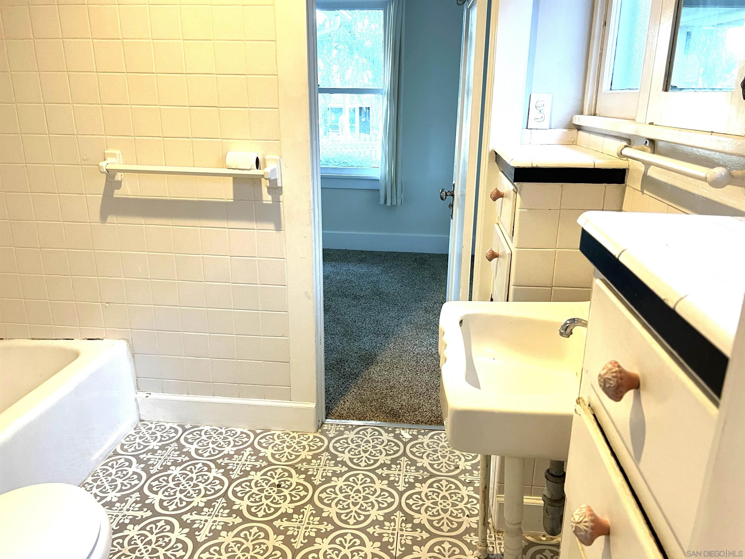 Detail Gallery Image 22 of 29 For 242 E 9th Ave, Escondido,  CA 92025 - 4 Beds | 2 Baths