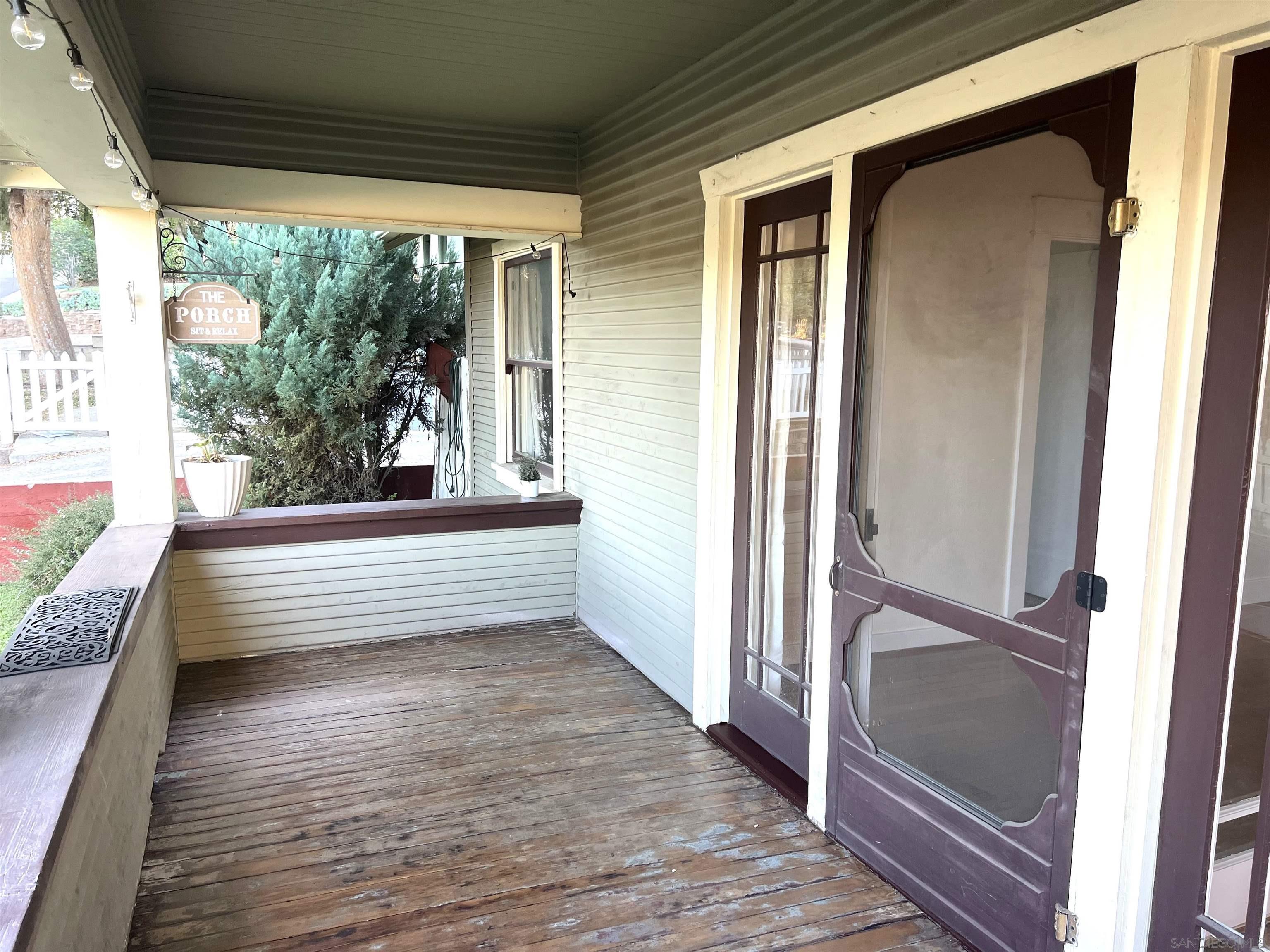 Detail Gallery Image 4 of 29 For 242 E 9th Ave, Escondido,  CA 92025 - 4 Beds | 2 Baths