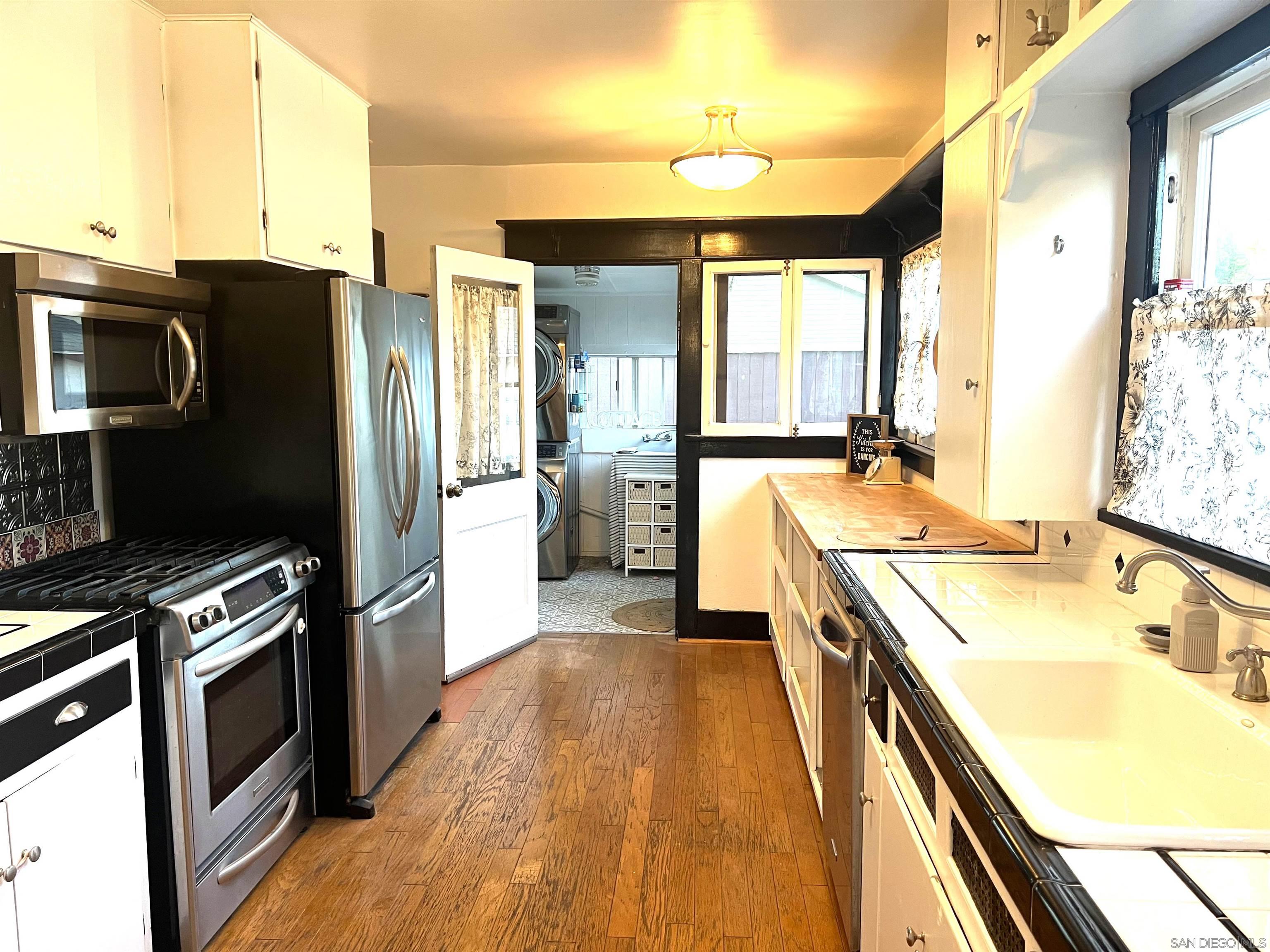 Detail Gallery Image 5 of 29 For 242 E 9th Ave, Escondido,  CA 92025 - 4 Beds | 2 Baths