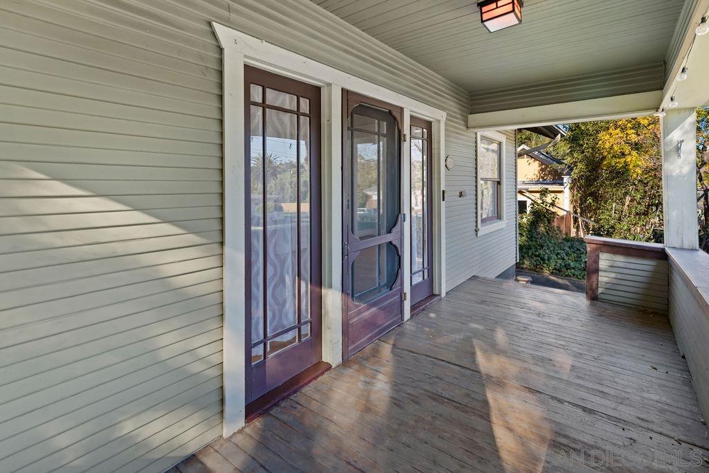 Detail Gallery Image 5 of 51 For 242 E 9th Ave, Escondido,  CA 92025 - 4 Beds | 2 Baths