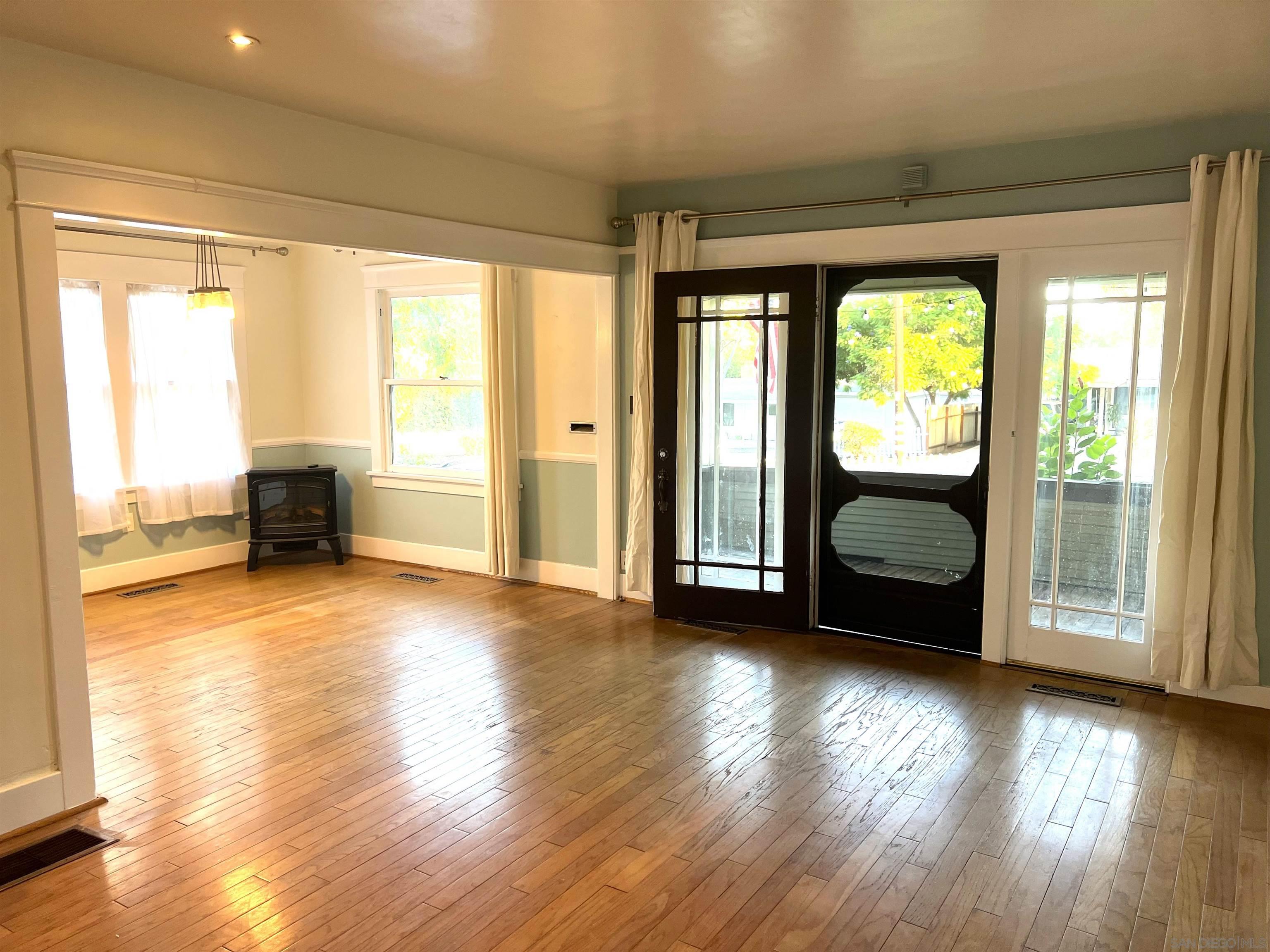 Detail Gallery Image 7 of 29 For 242 E 9th Ave, Escondido,  CA 92025 - 4 Beds | 2 Baths