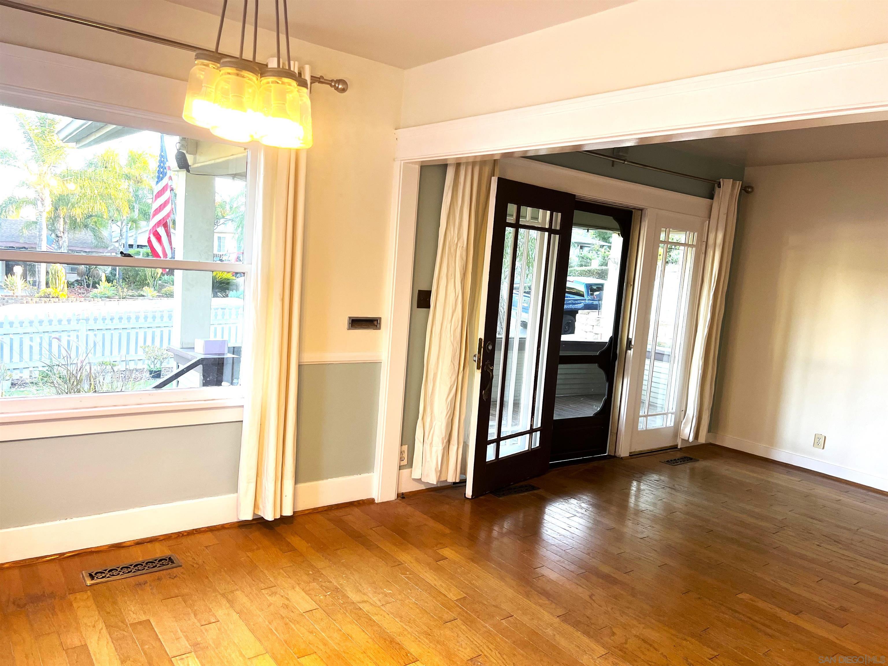 Detail Gallery Image 8 of 29 For 242 E 9th Ave, Escondido,  CA 92025 - 4 Beds | 2 Baths