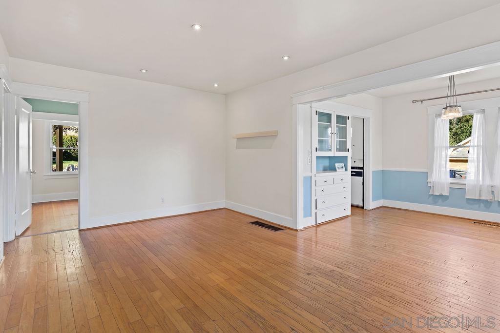 Detail Gallery Image 8 of 51 For 242 E 9th Ave, Escondido,  CA 92025 - 4 Beds | 2 Baths