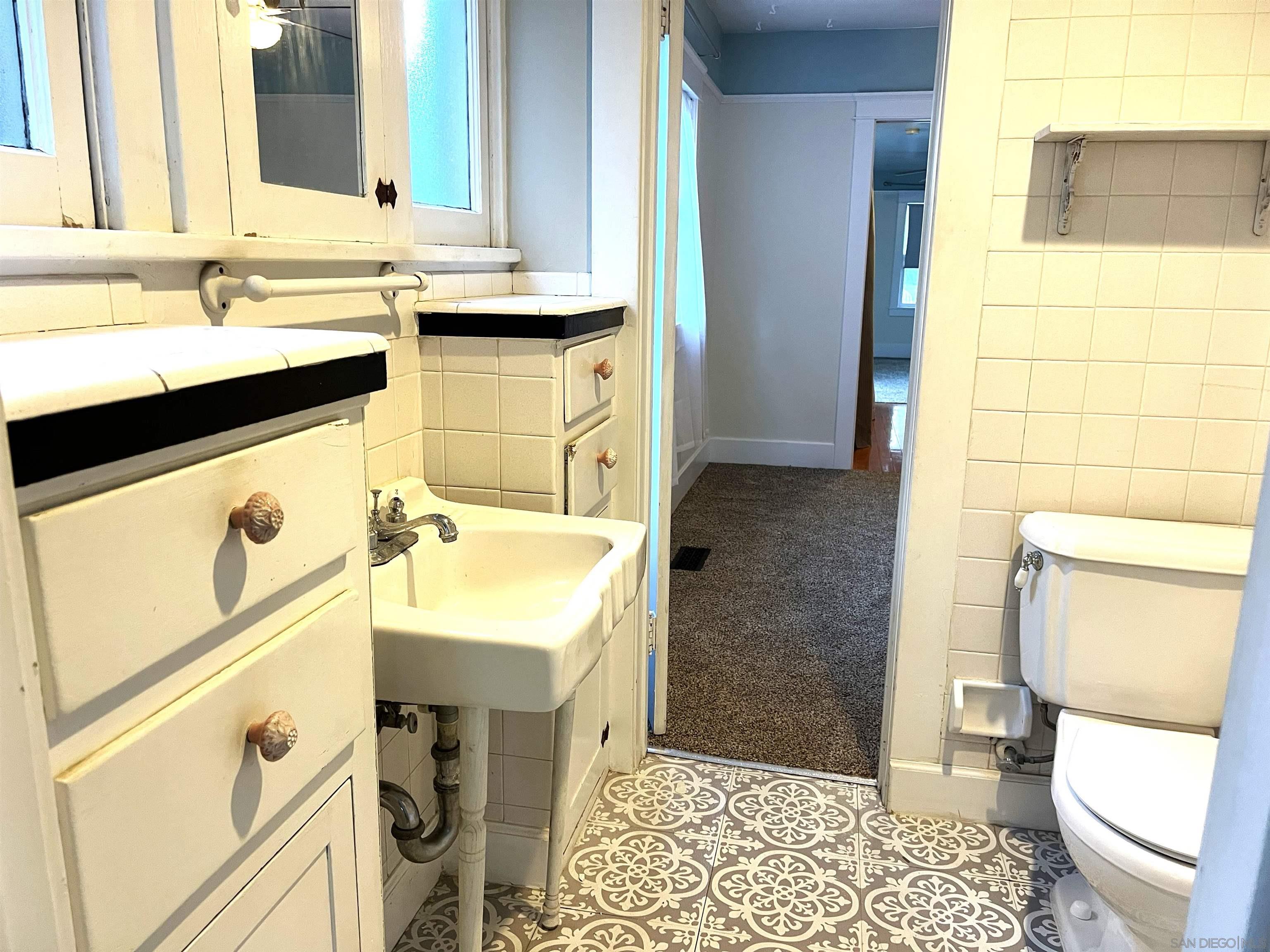 Detail Gallery Image 9 of 29 For 242 E 9th Ave, Escondido,  CA 92025 - 4 Beds | 2 Baths