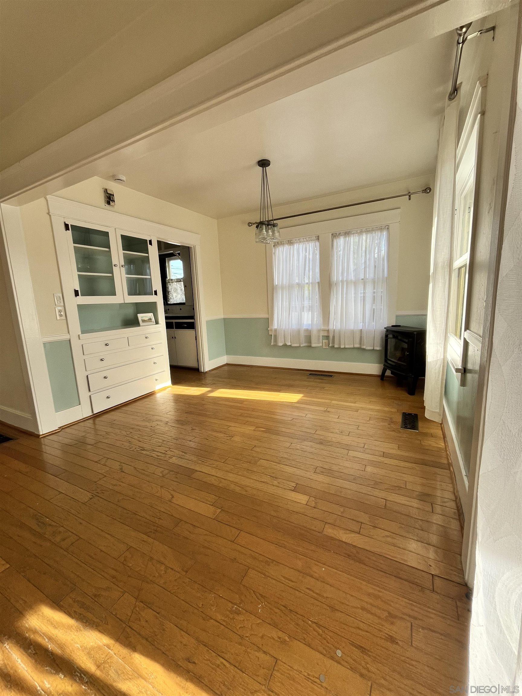 Detail Gallery Image 9 of 23 For 242 E 9th Ave, Escondido,  CA 92025 - 4 Beds | 2 Baths