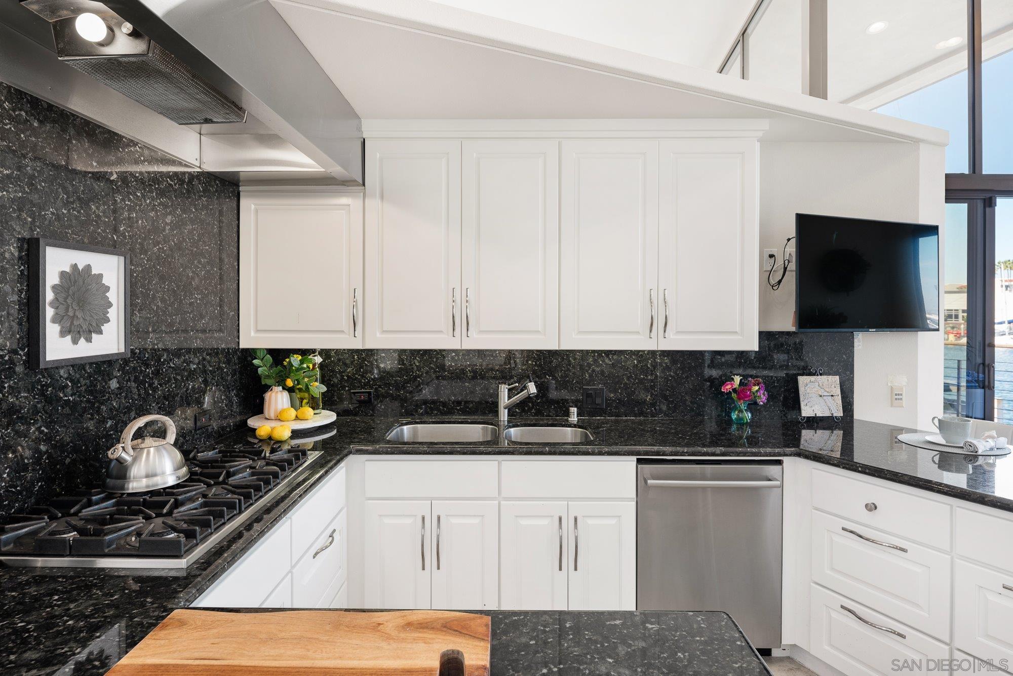 Detail Gallery Image 24 of 75 For 25  the Point, Coronado,  CA 92118 - 4 Beds | 5 Baths