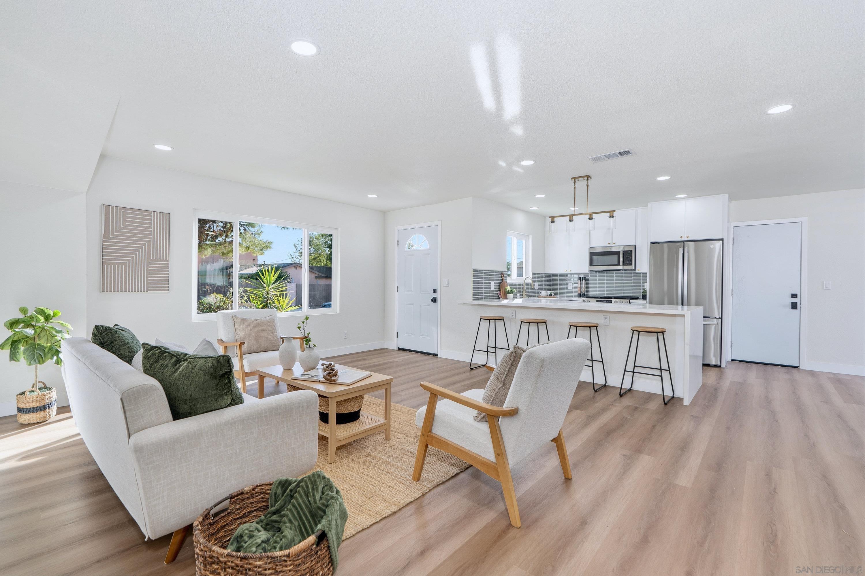 Front Image Thumbnail for SD250043306