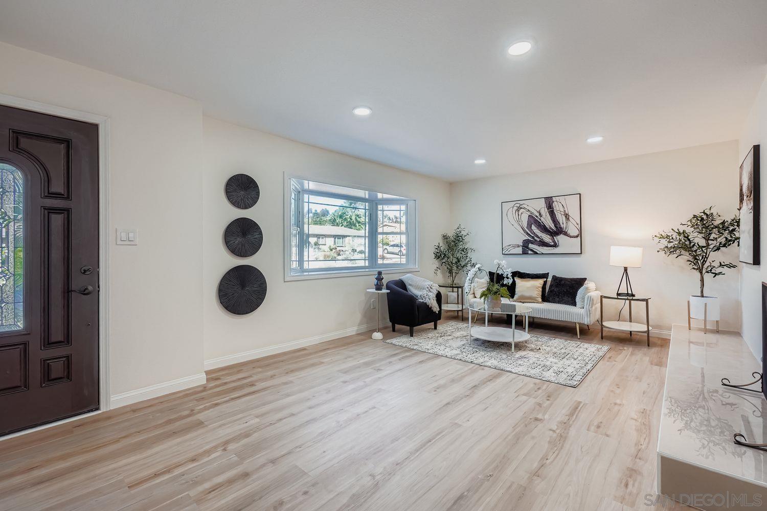 Detail Gallery Image 2 of 20 For 251  Thrasher Way, El Cajon,  CA 92020 - 4 Beds | 2 Baths