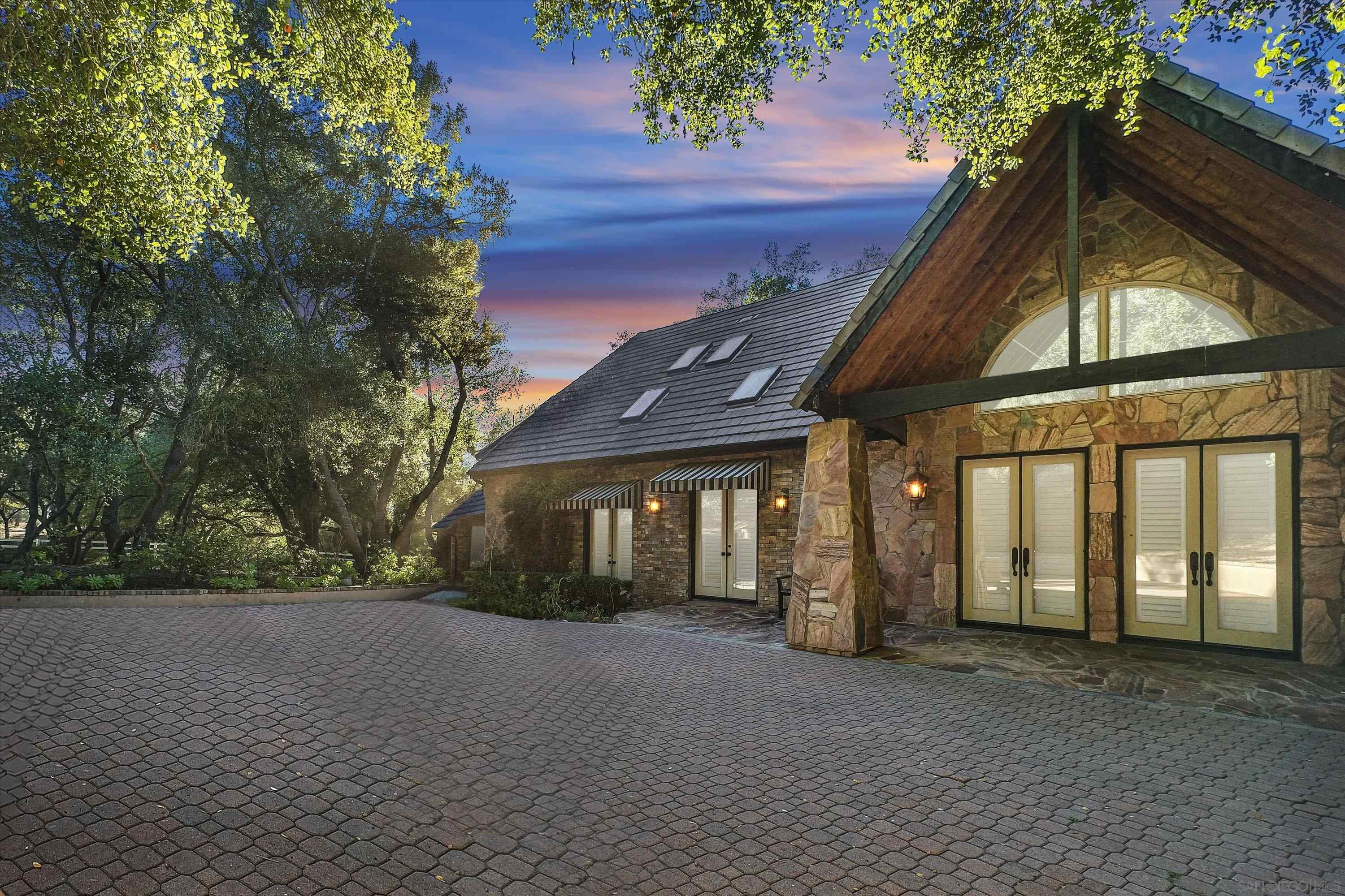 Front Image Thumbnail for SD250043320