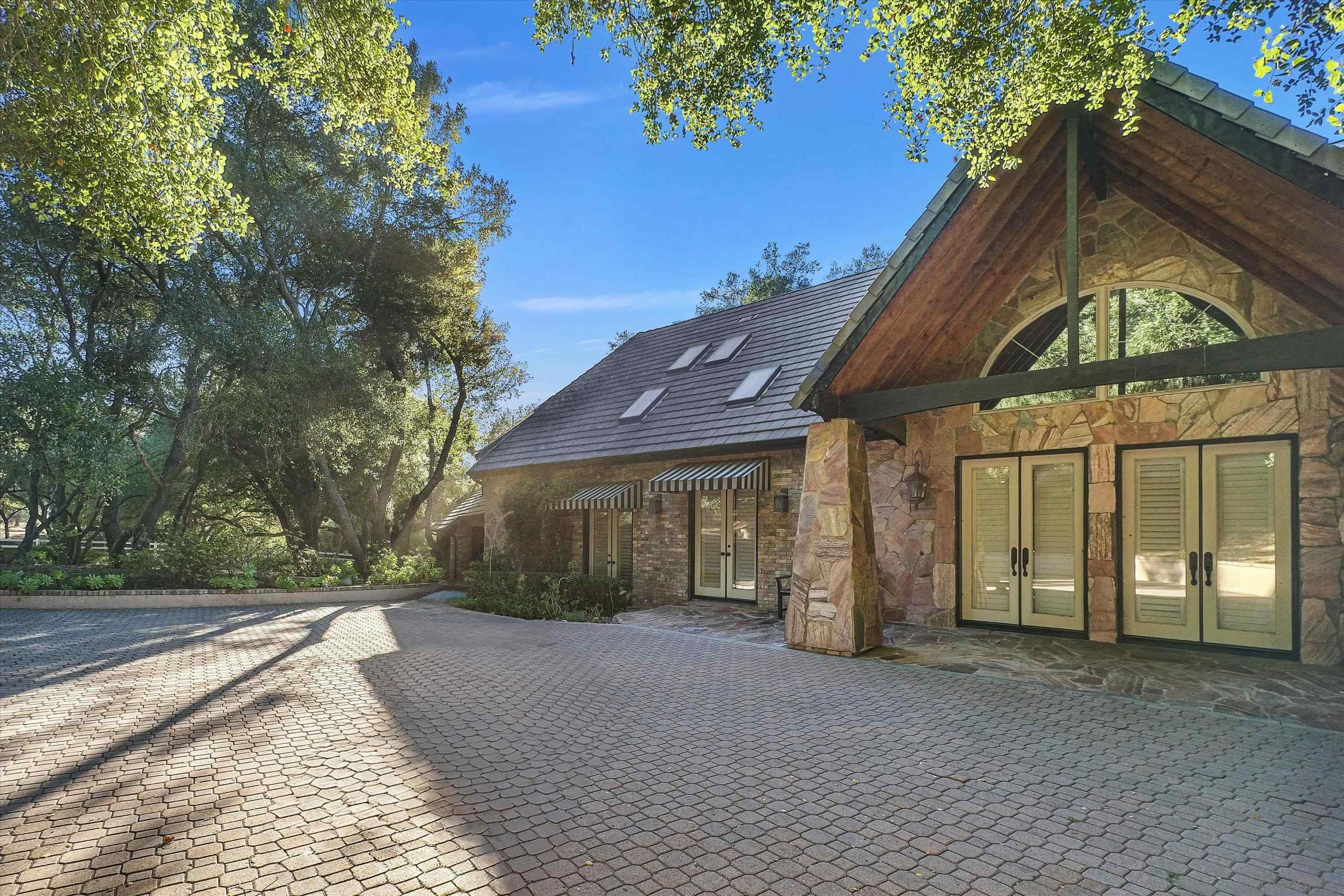 Detail Gallery Image 11 of 74 For 45455  Lorenz Ln, Temecula,  CA 92590 - 4 Beds | 4/1 Baths