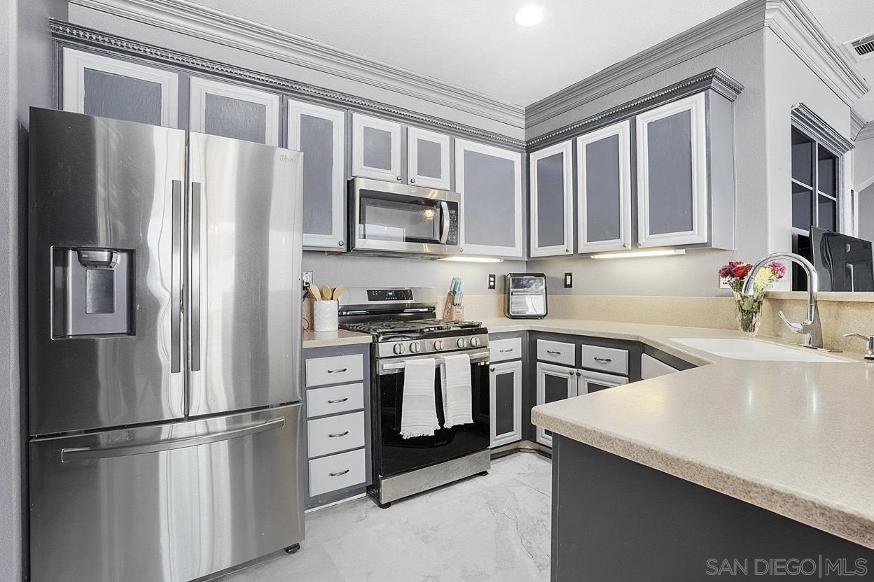 Detail Gallery Image 8 of 32 For 1411  Santa Rita E, Chula Vista,  CA 91913 - 4 Beds | 2/1 Baths