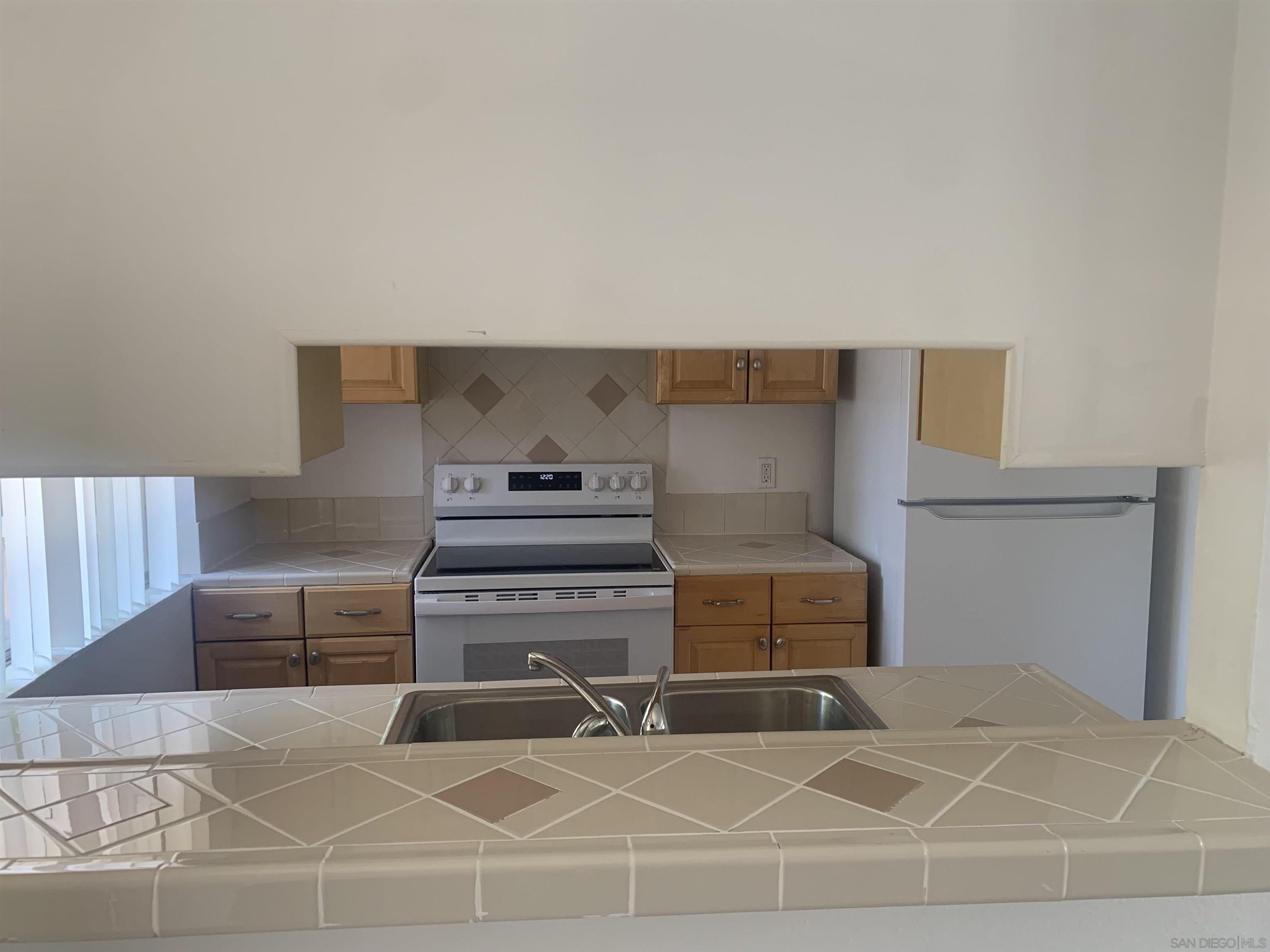 Detail Gallery Image 3 of 46 For 1524  Gustavo St  #D,  El Cajon,  CA 92019 - 2 Beds | 1 Baths