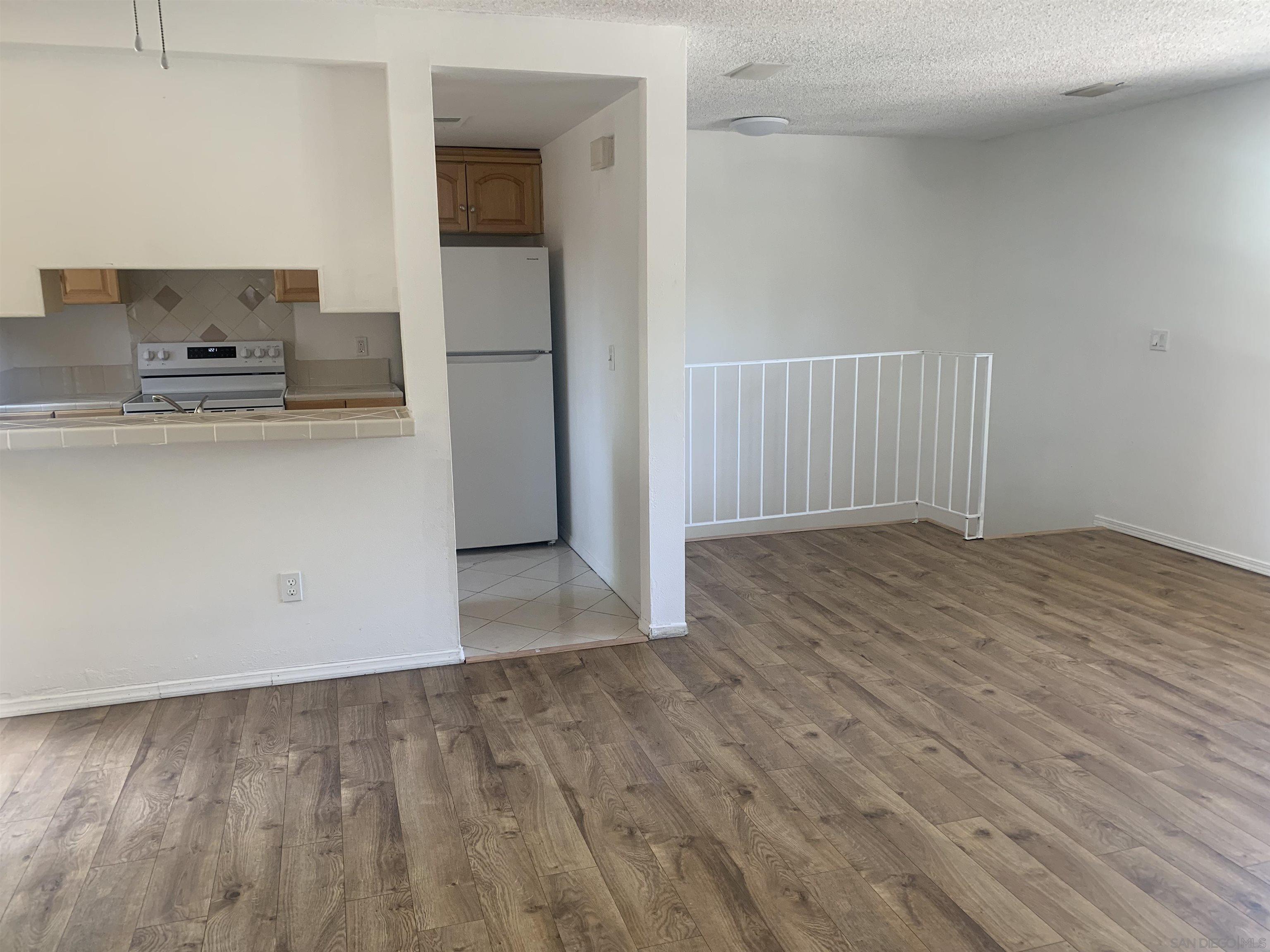 Detail Gallery Image 4 of 46 For 1524  Gustavo St  #D,  El Cajon,  CA 92019 - 2 Beds | 1 Baths