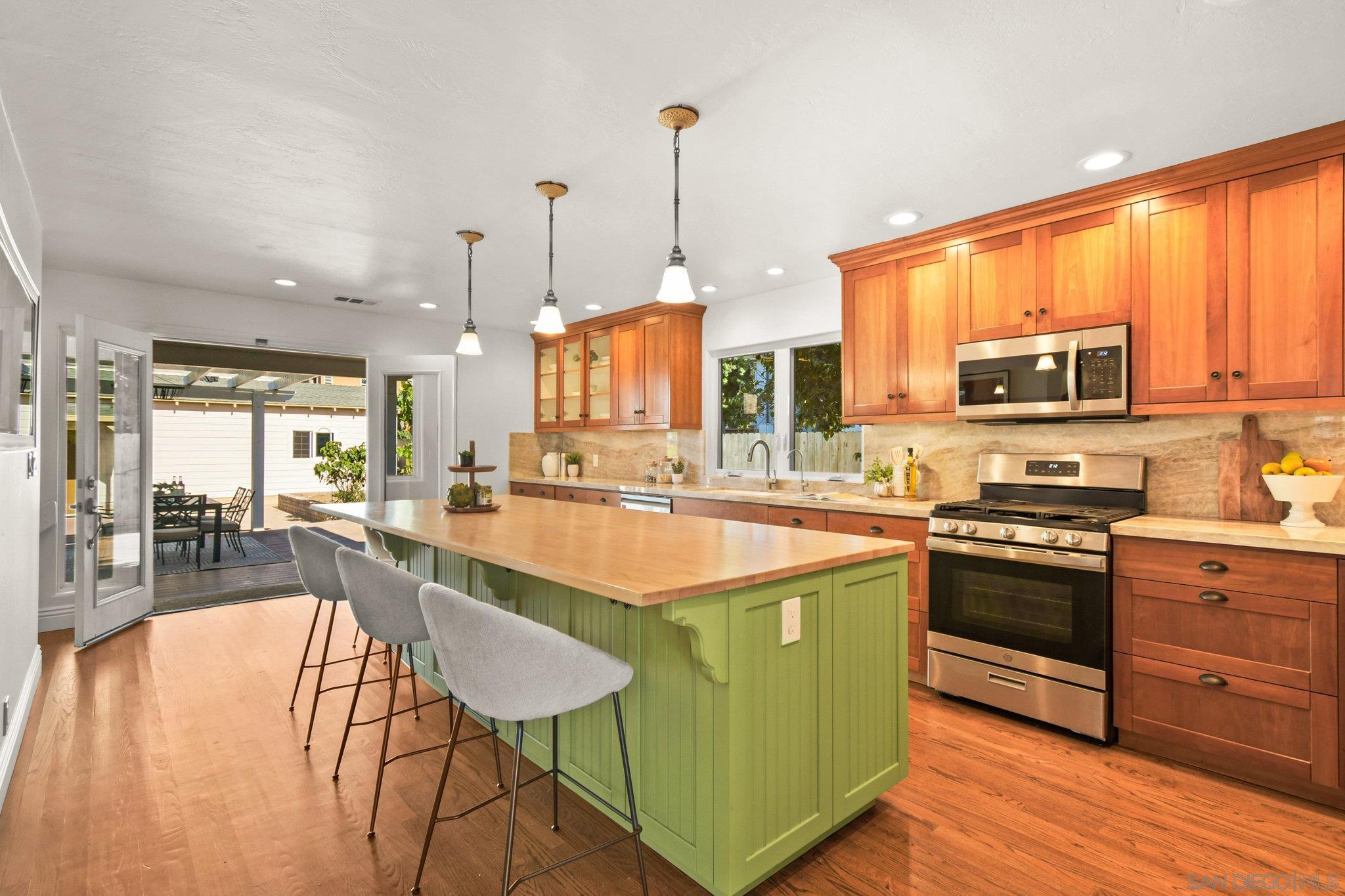 Front Image Thumbnail for SD250043345