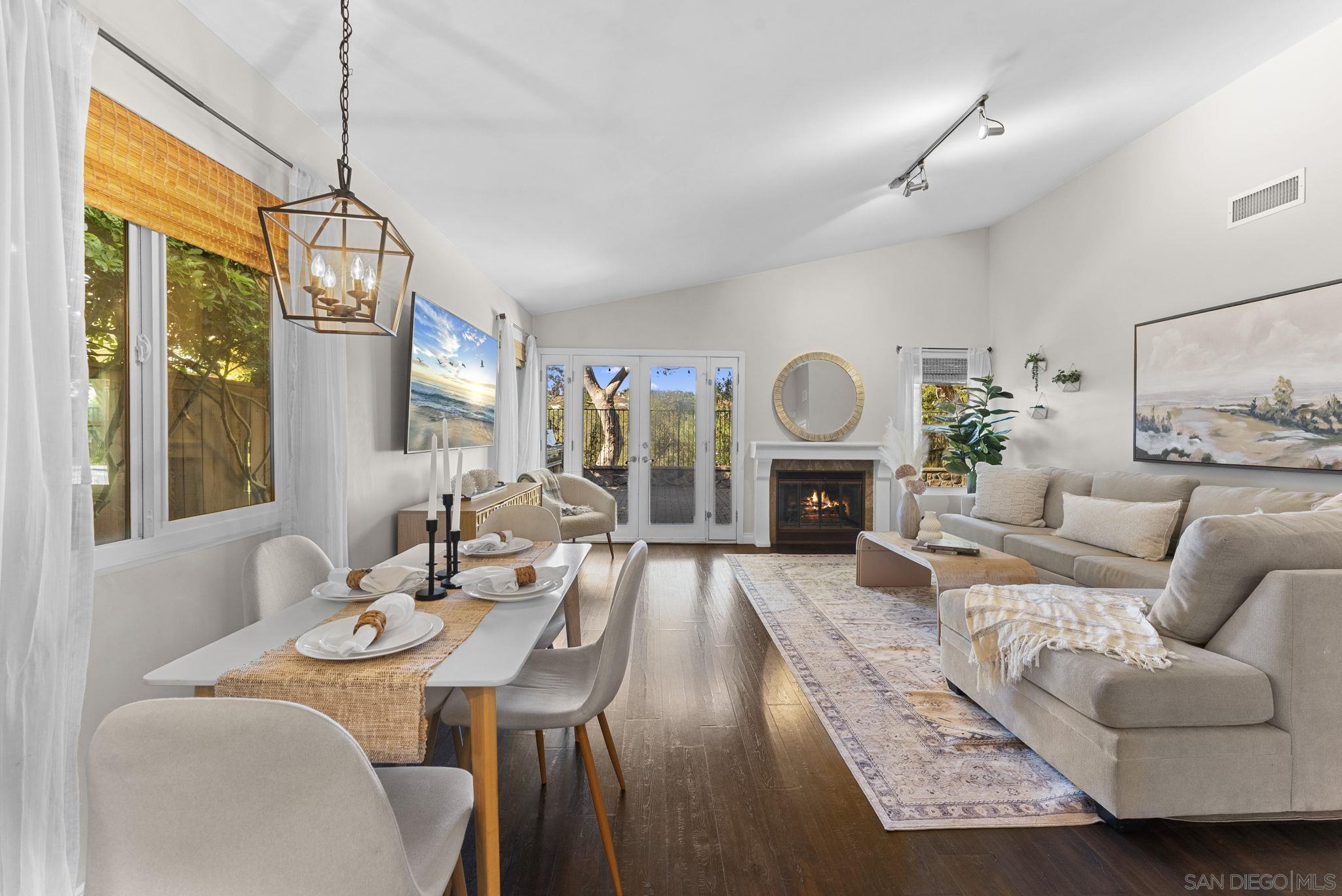 Detail Gallery Image 3 of 26 For 7941  Calle Madrid, Carlsbad,  CA 92009 - 2 Beds | 2 Baths