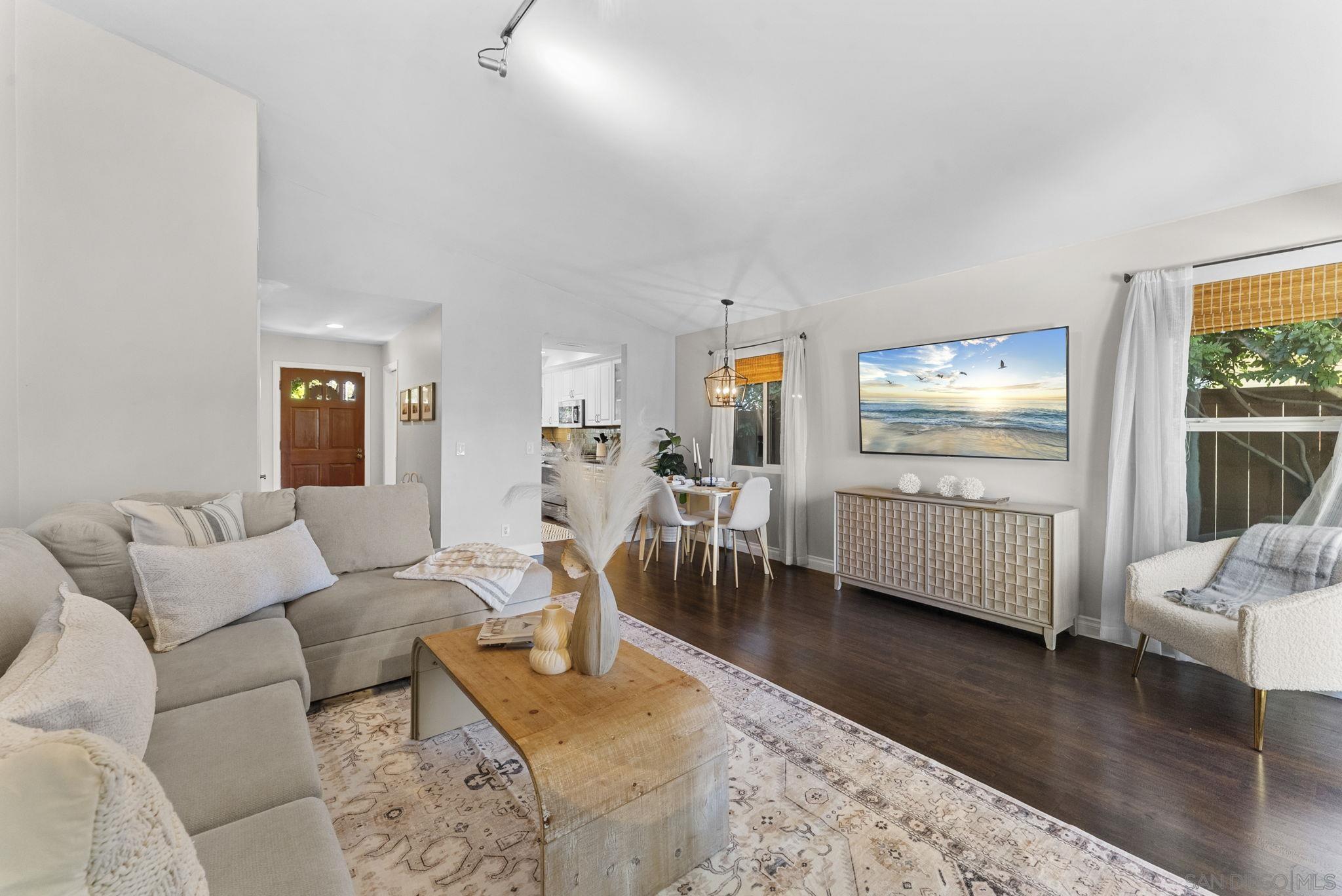 Detail Gallery Image 6 of 26 For 7941  Calle Madrid, Carlsbad,  CA 92009 - 2 Beds | 2 Baths